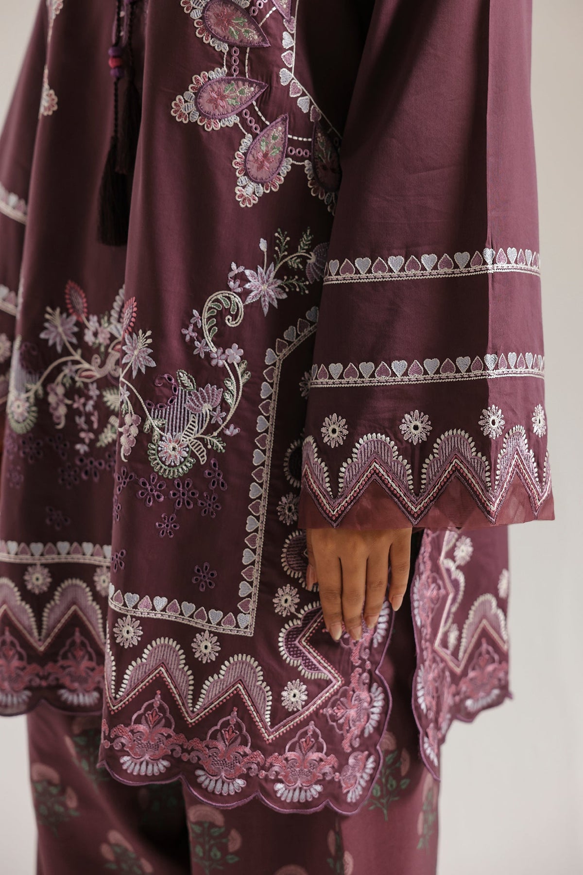 EMBROIDERED SUIT (E4517/103/516)