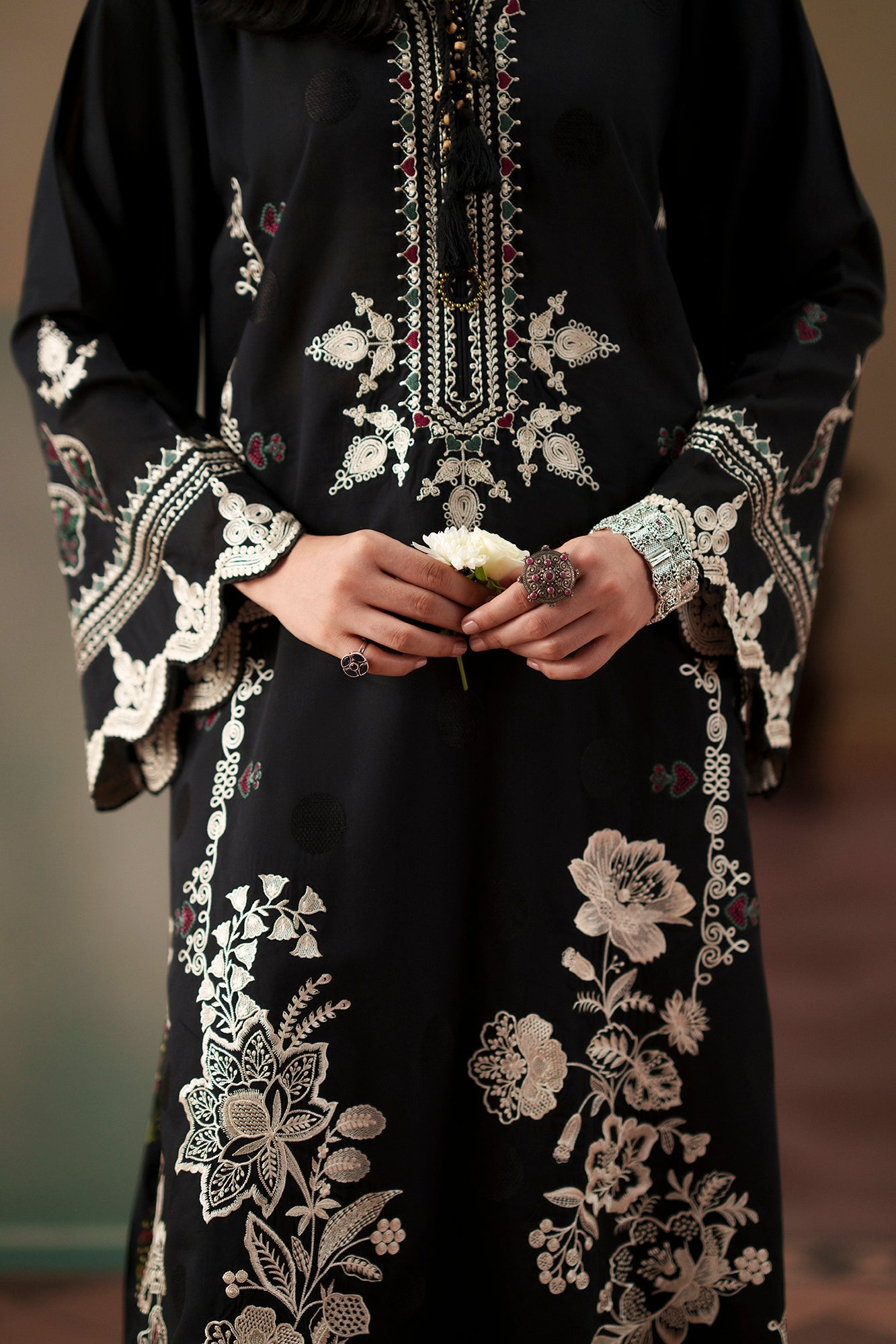 EMBROIDERED SUIT (E4518/103/902)