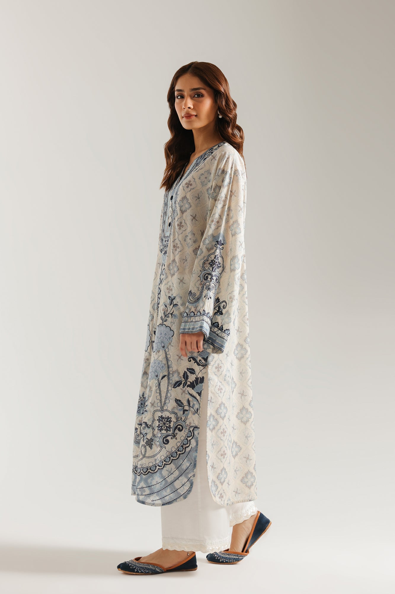 EMBROIDERED SUIT (E4524/103/005)