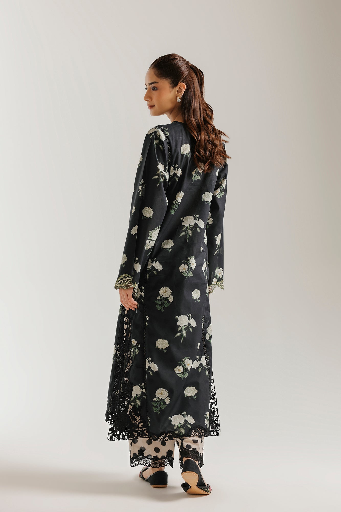 EMBROIDERED SUIT (E4526/103/901)