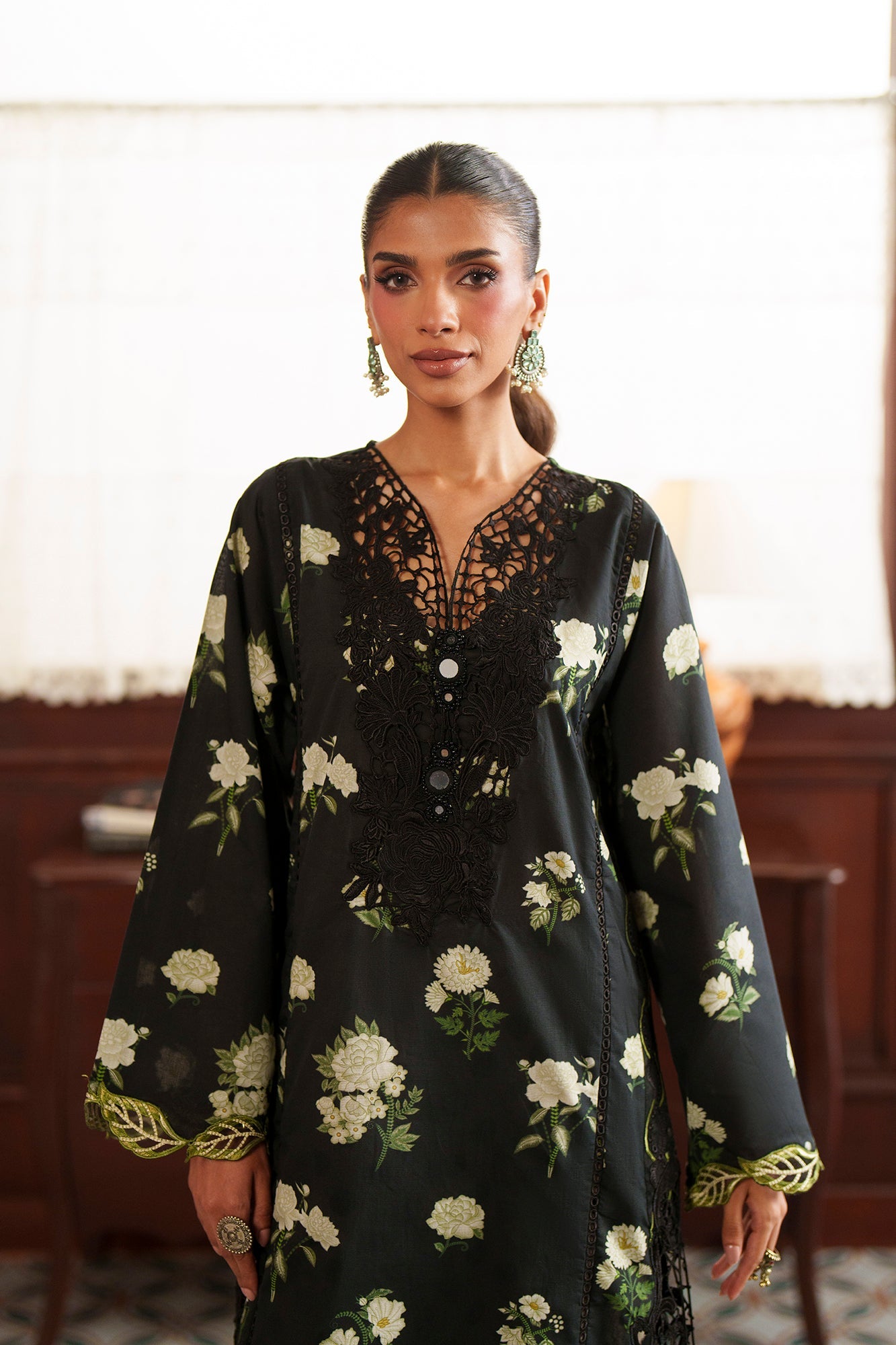EMBROIDERED SUIT (E4526/103/901)