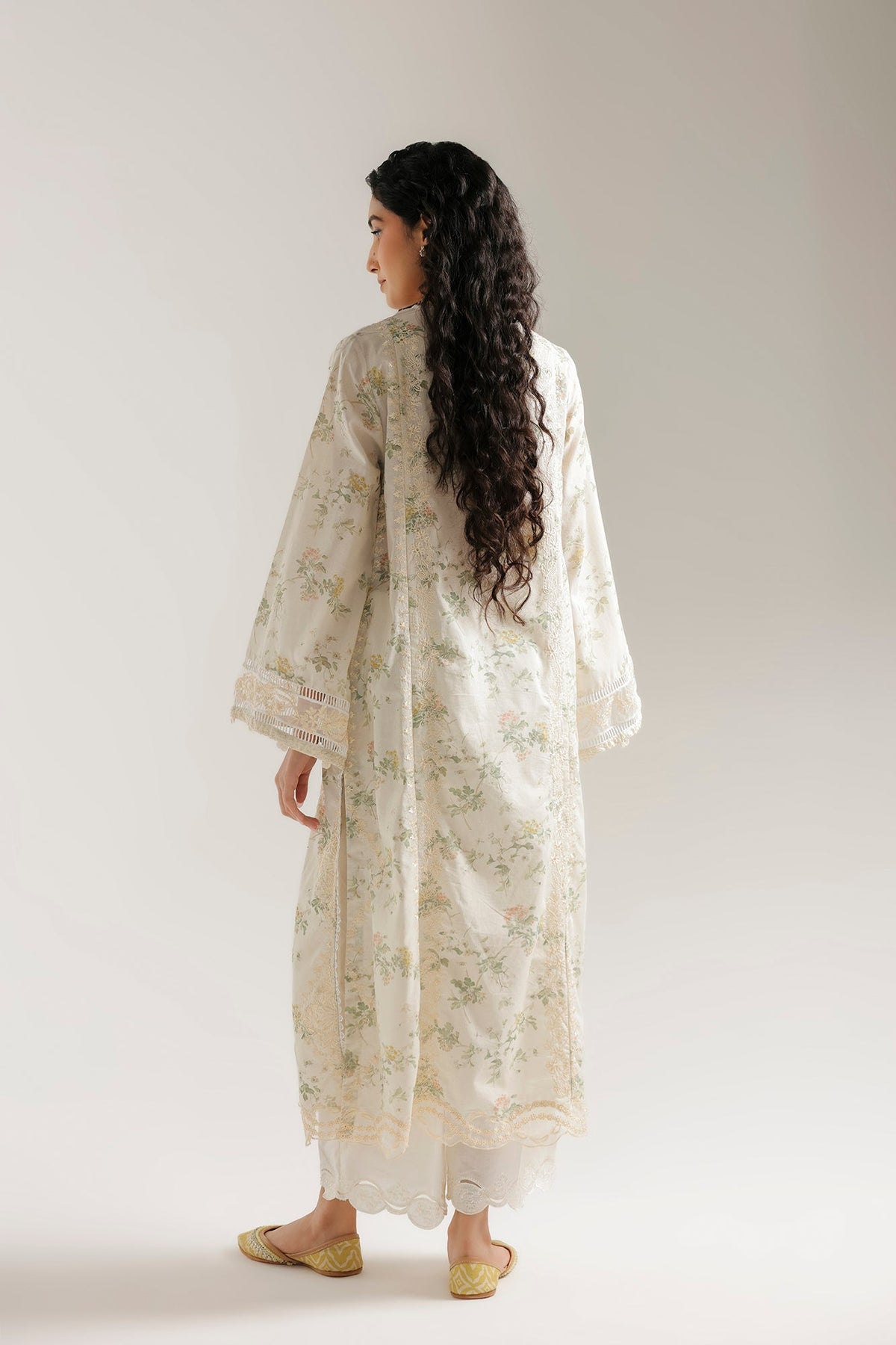 EMBROIDERED SUIT (E4527/103/003)