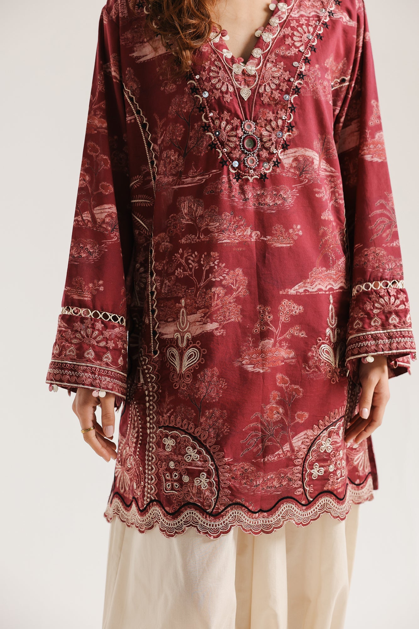 EMBROIDERED SUIT (E4529/103/402)