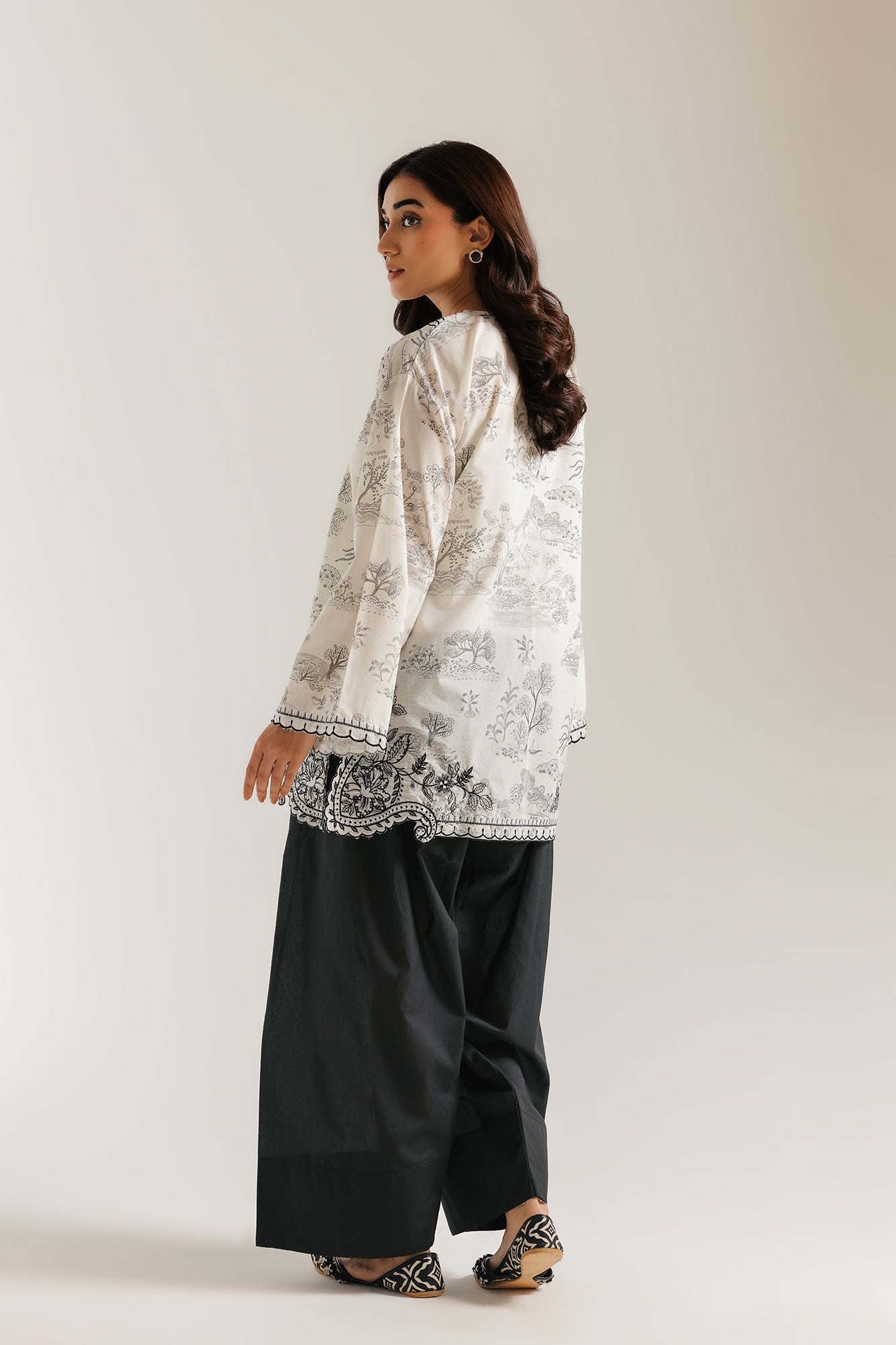 EMBROIDERED SUIT (E4532/103/005)