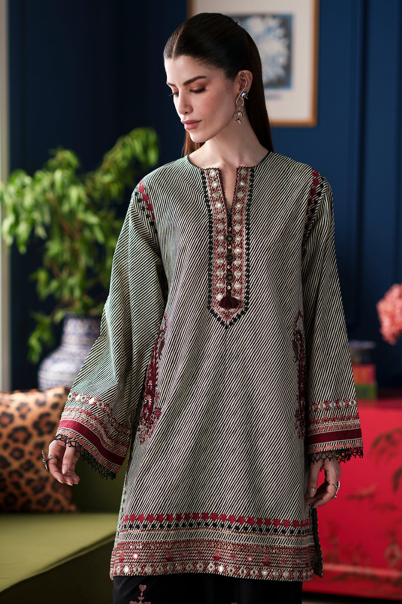 EMBROIDERED SUIT (E4546/103/005)