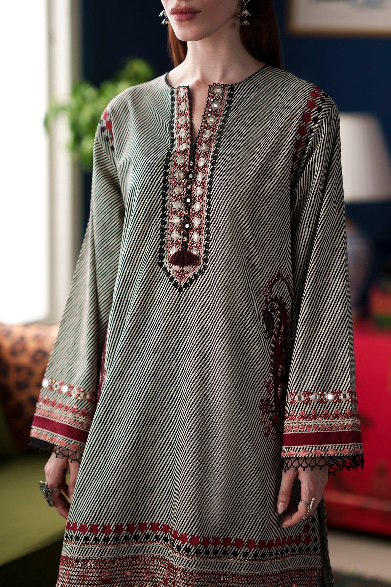 EMBROIDERED SUIT (E4546/103/005)
