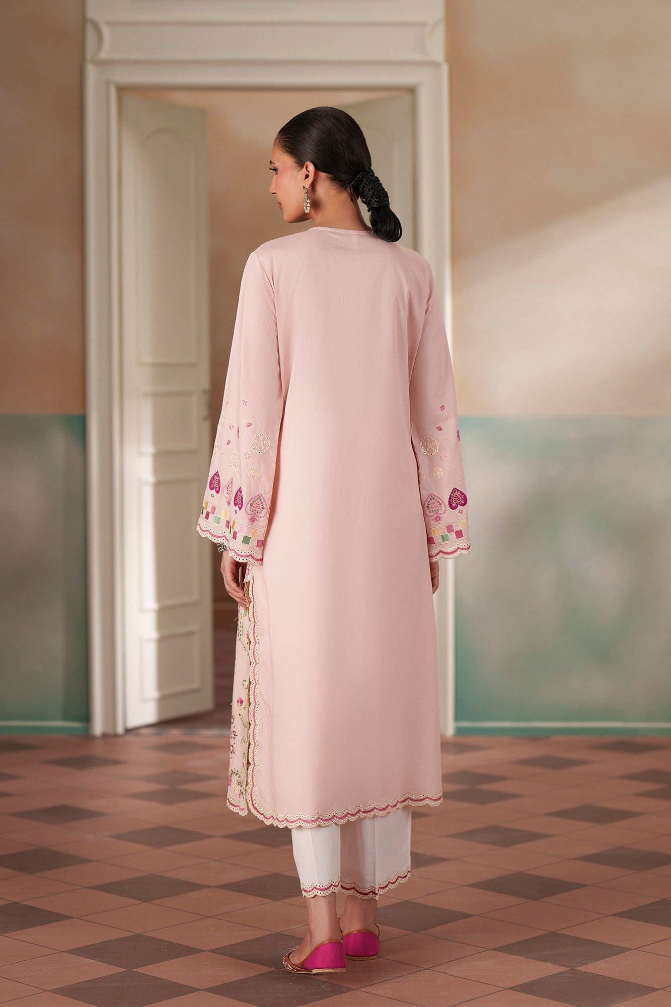 EMBROIDERED SUIT (E4547/103/328)