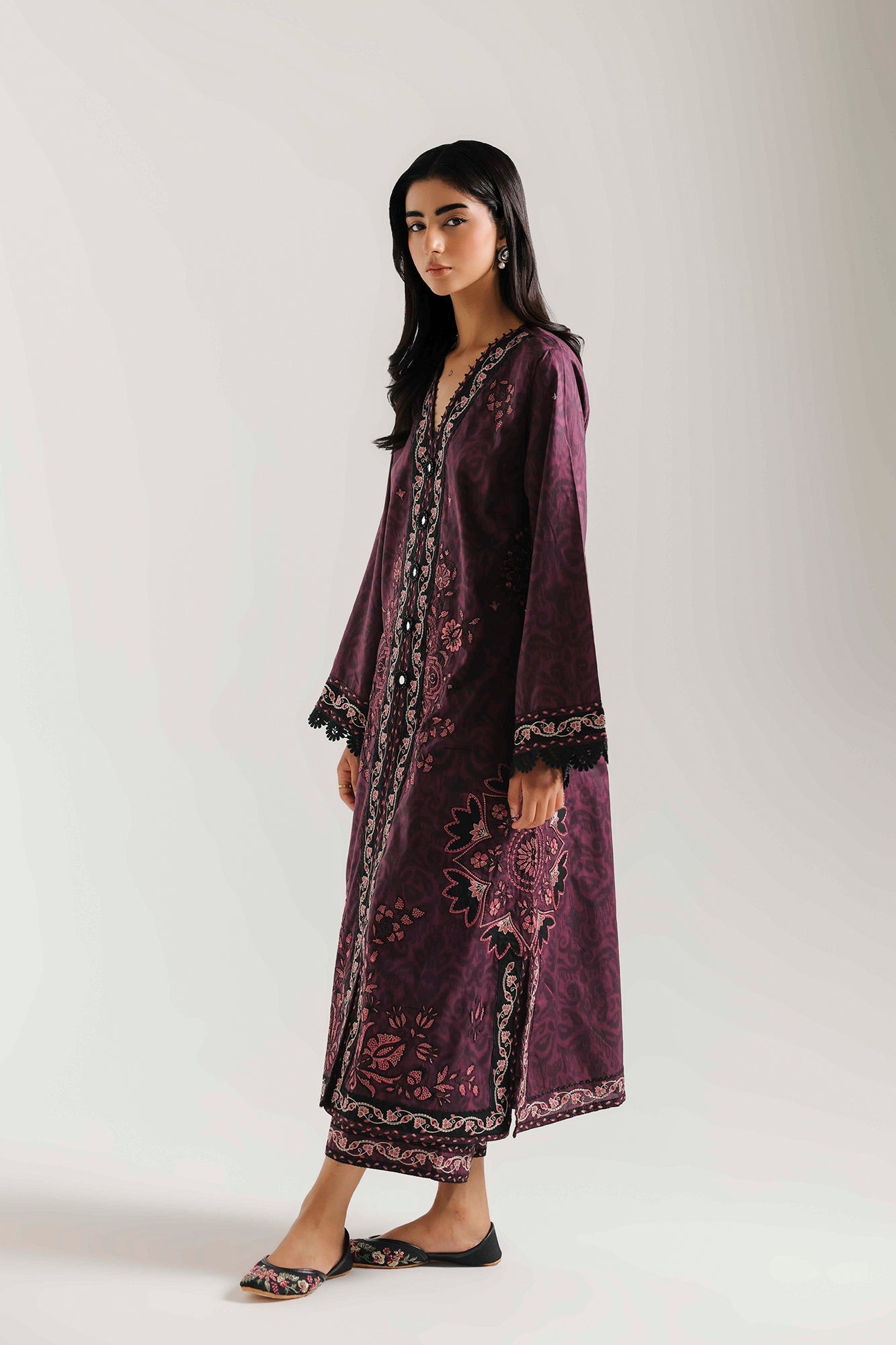 EMBROIDERED SUIT (E4548/103/516)