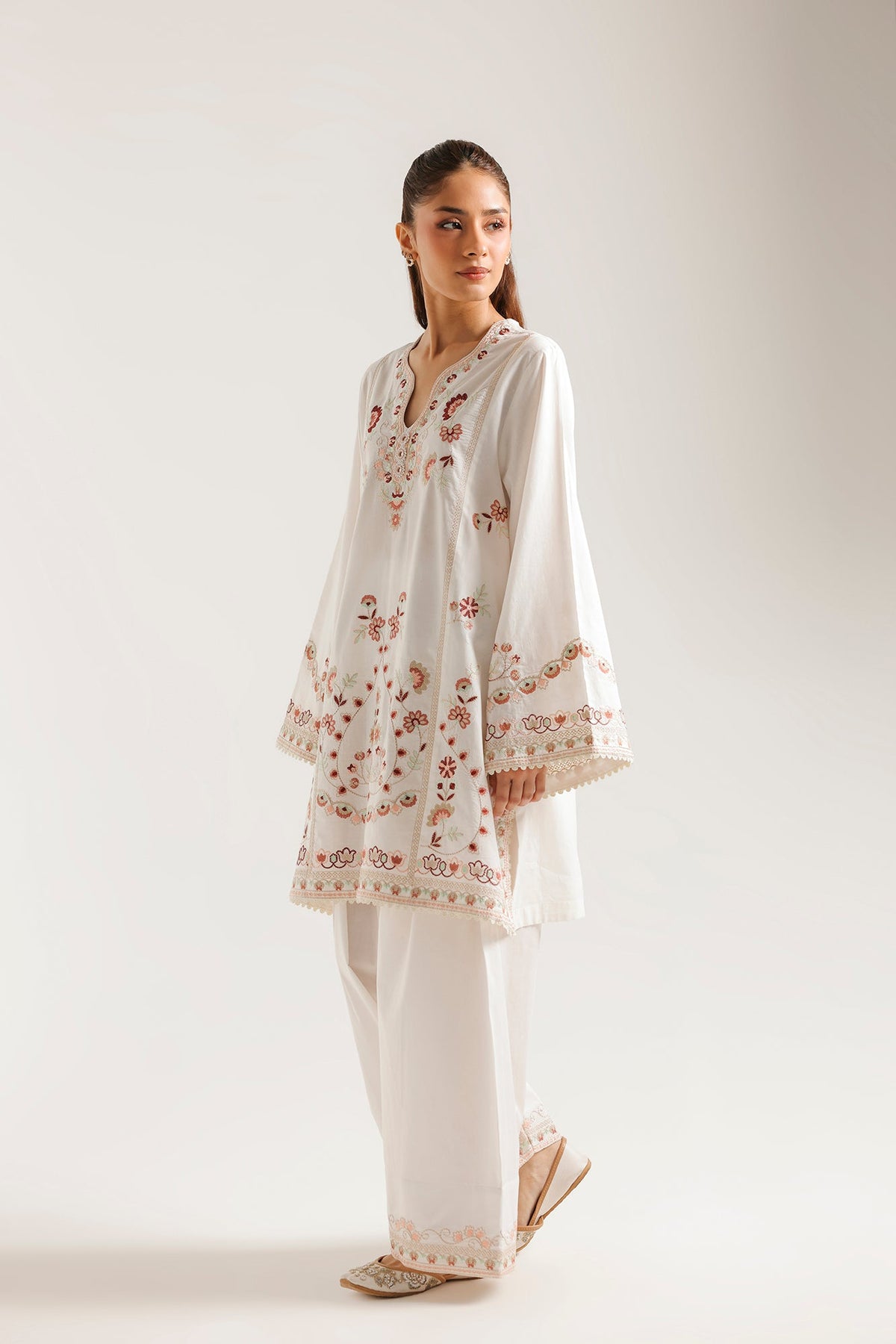 EMBROIDERED SUIT (E4550/103/002)