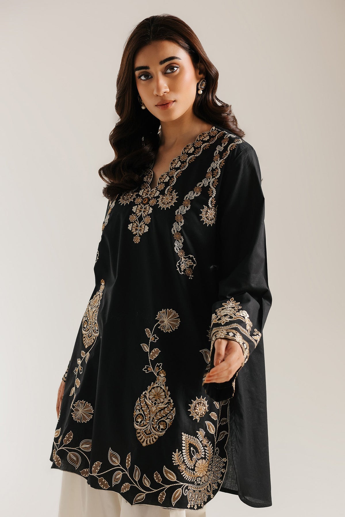 EMBROIDERED SUIT (E4552/103/901)