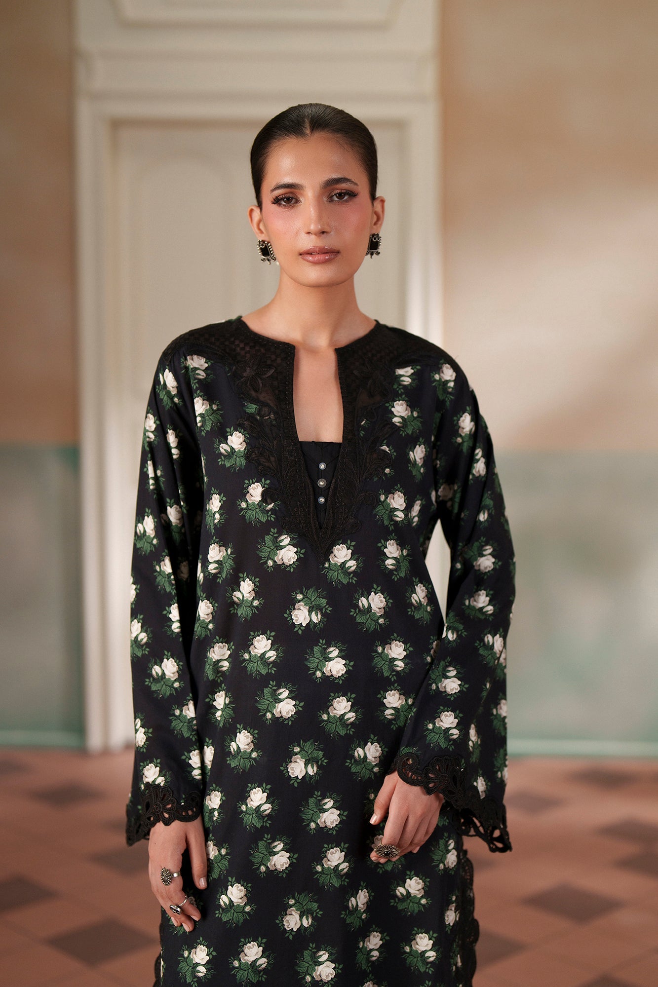 EMBROIDERED SUIT (E4554/103/901)