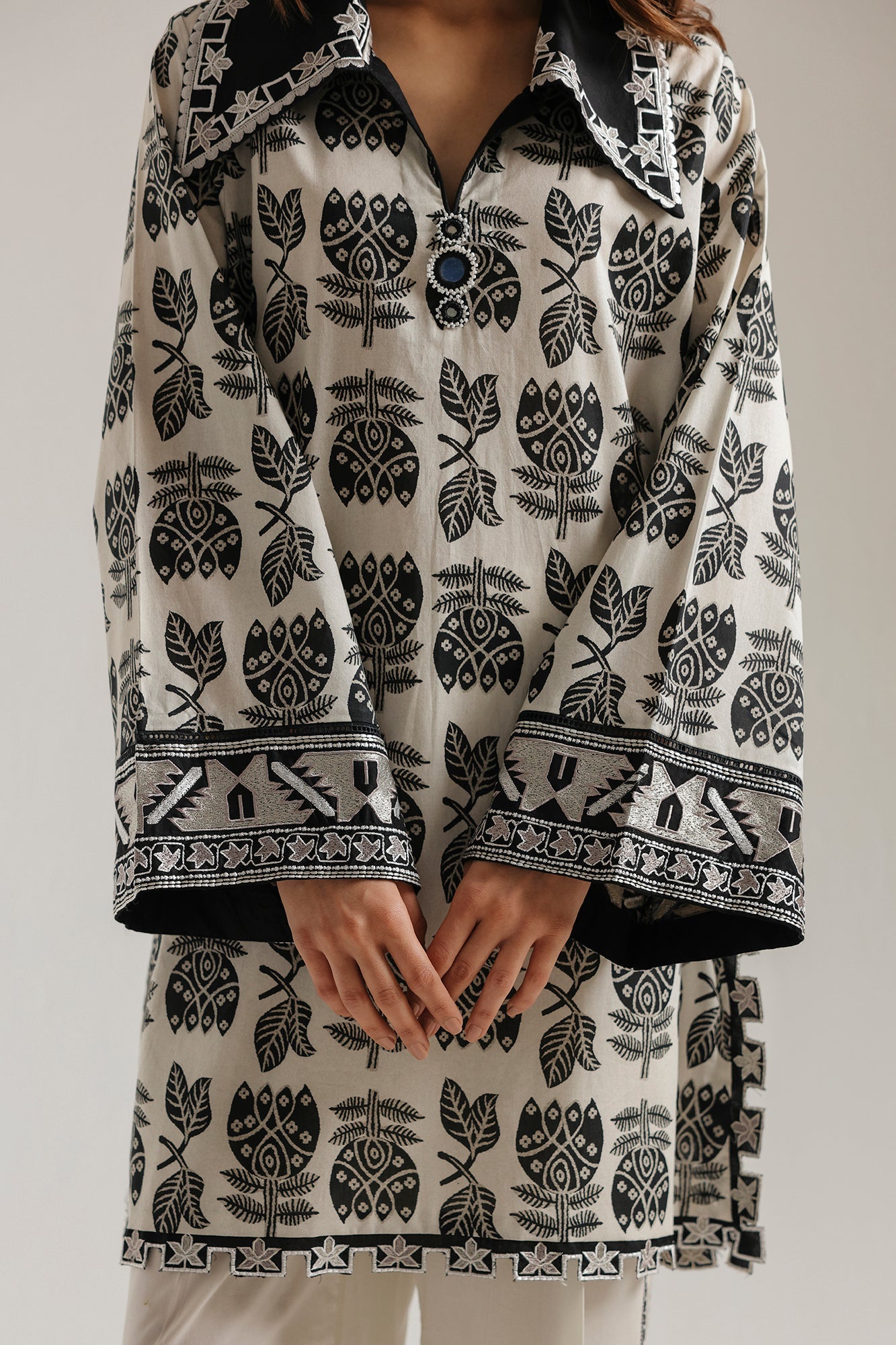 EMBROIDERED SUIT (E4602/103/006)
