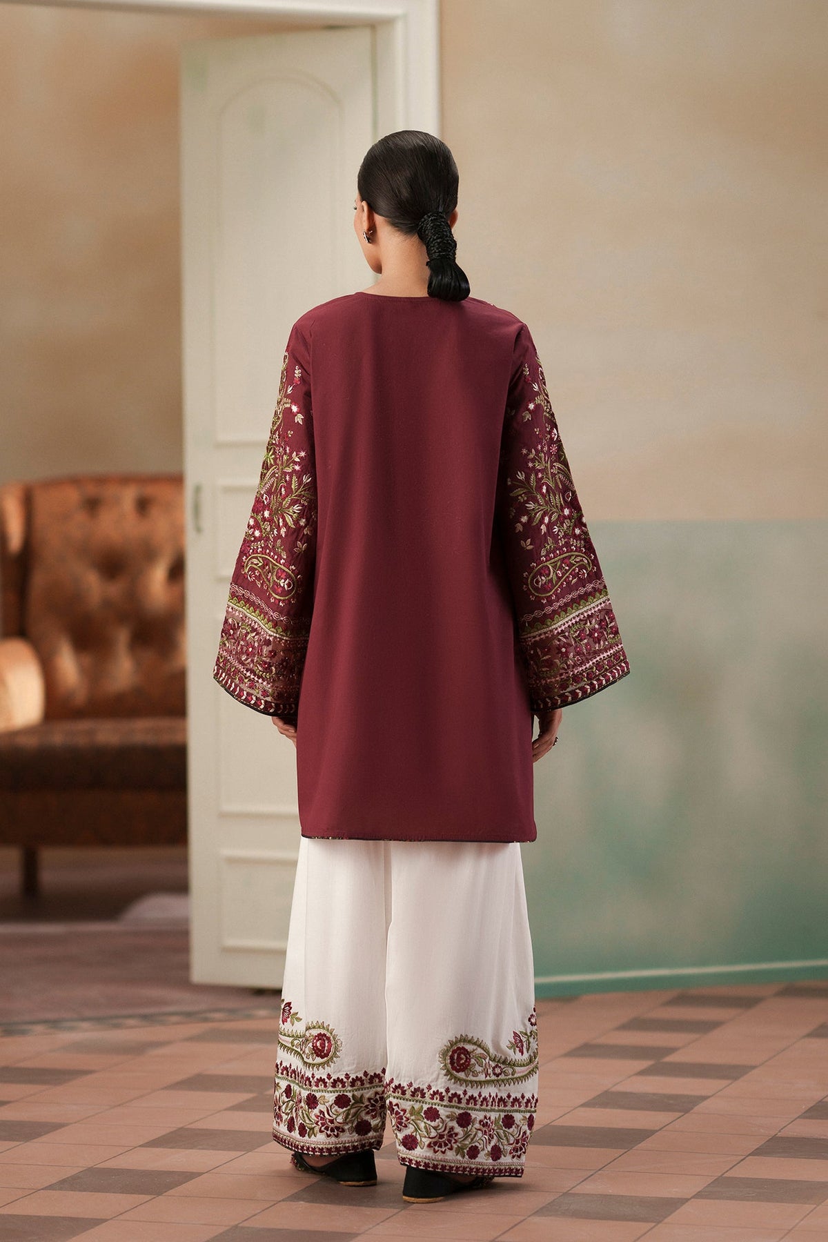 EMBROIDERED SUIT (E4605/103/402)
