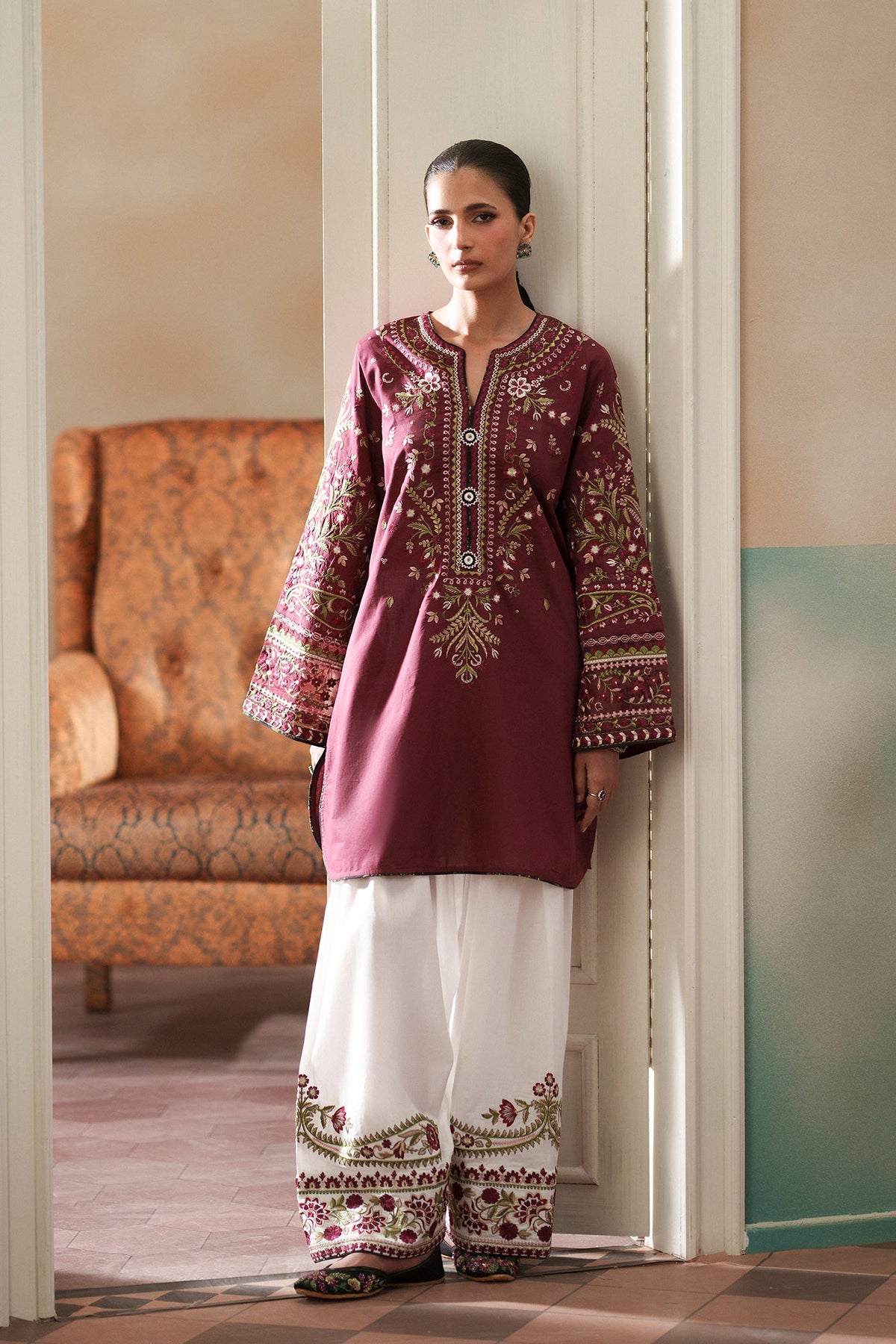 EMBROIDERED SUIT (E4605/103/402)
