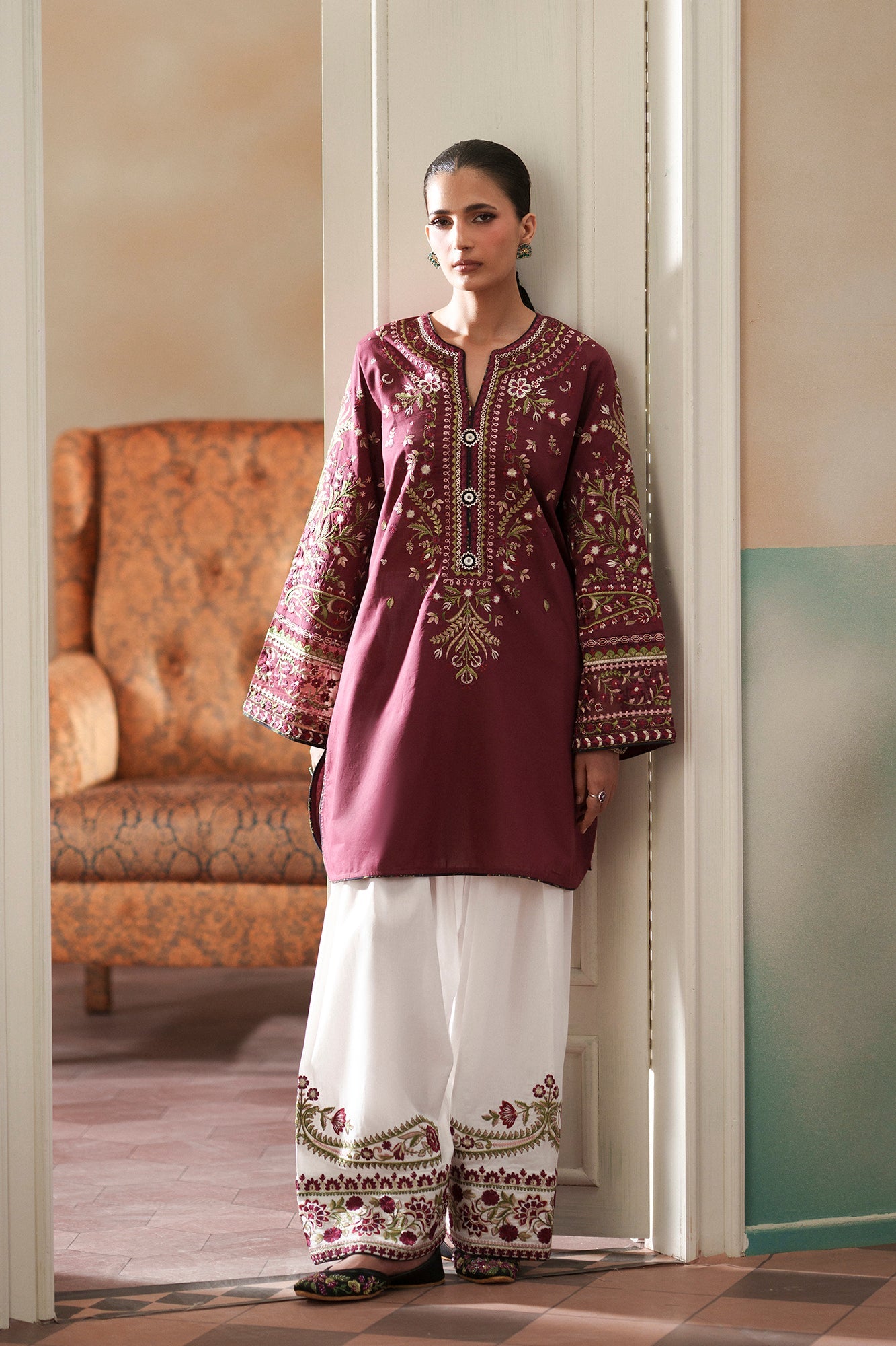 EMBROIDERED SUIT (E4605/103/402)