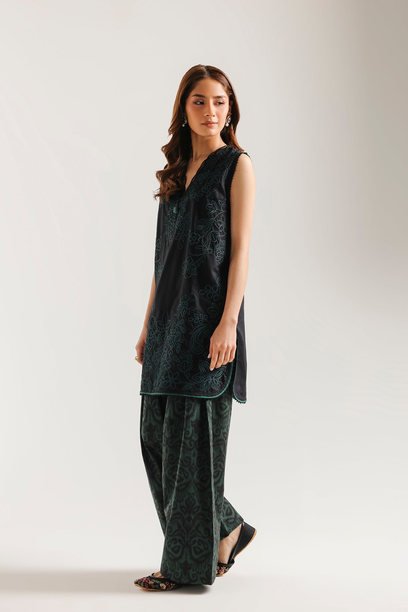 EMBROIDERED SUIT (E4610/103/902)