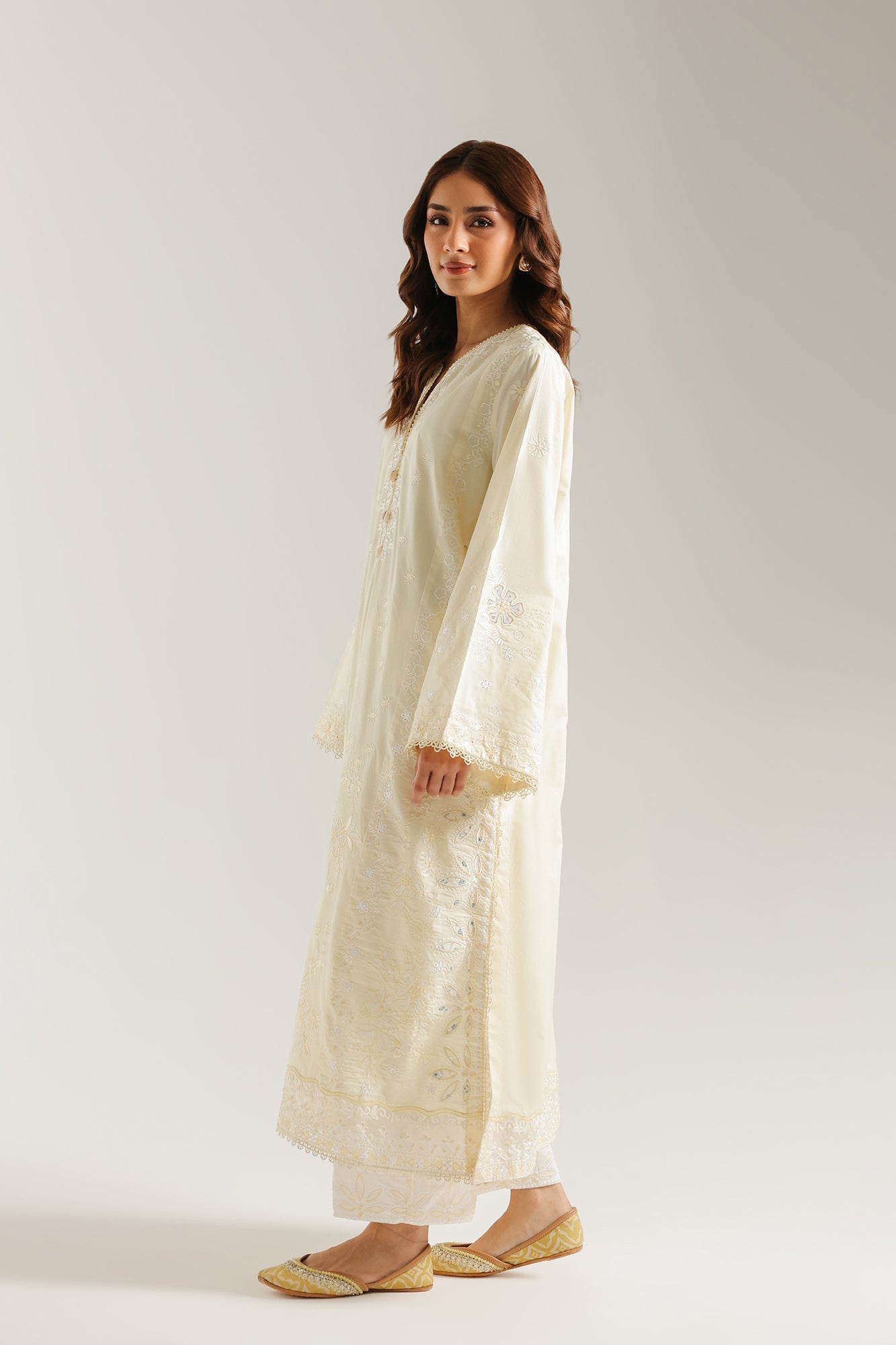 EMBROIDERED SUIT (E4611/103/226)