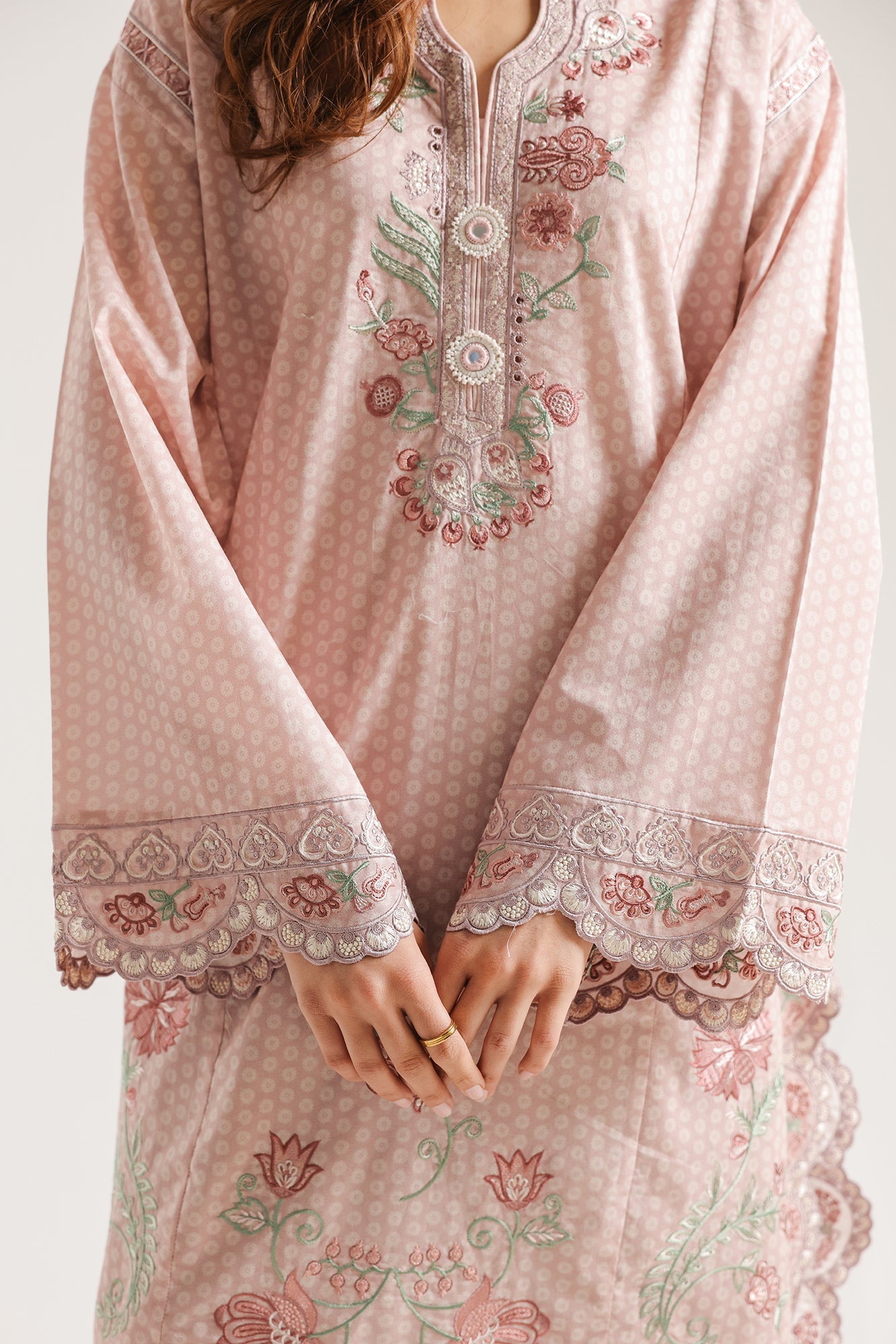 EMBROIDERED SUIT (E4622/103/329)