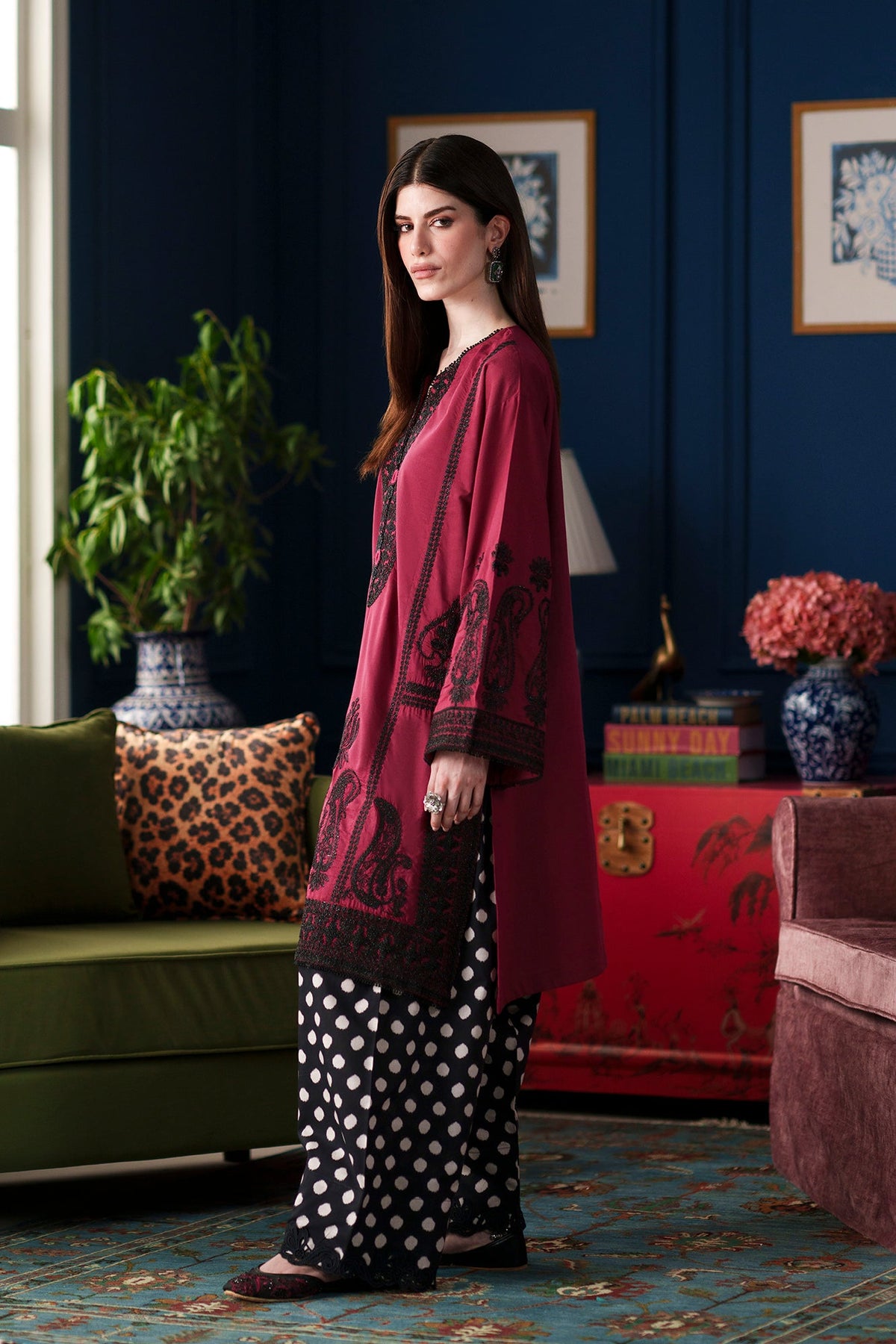 EMBROIDERED SUIT (E4623/103/320)