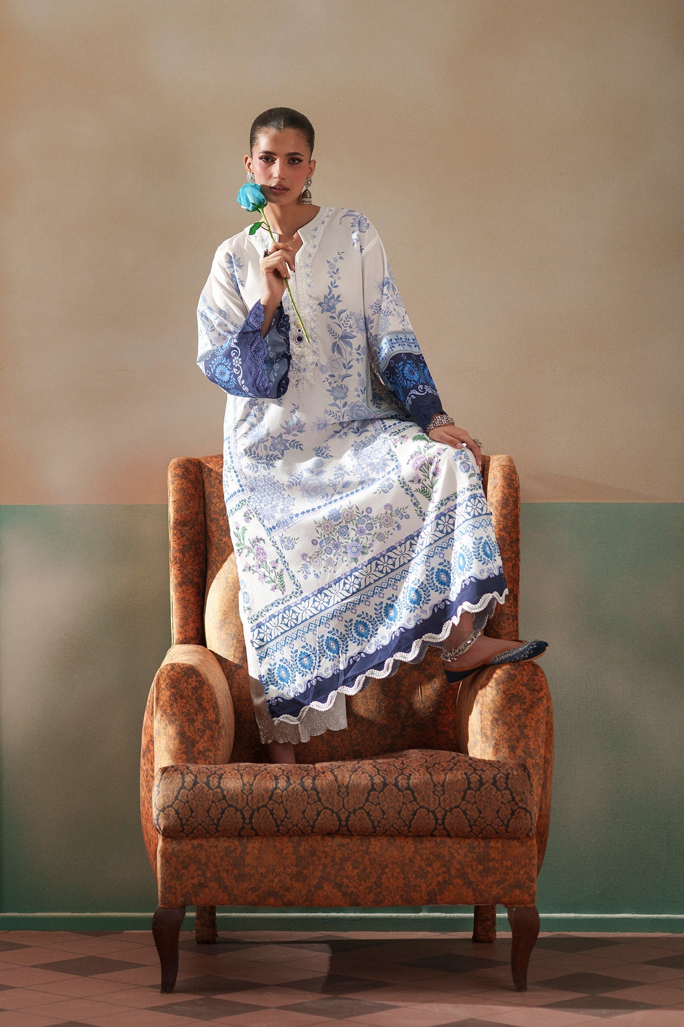 EMBROIDERED SUIT (E4625/103/001)