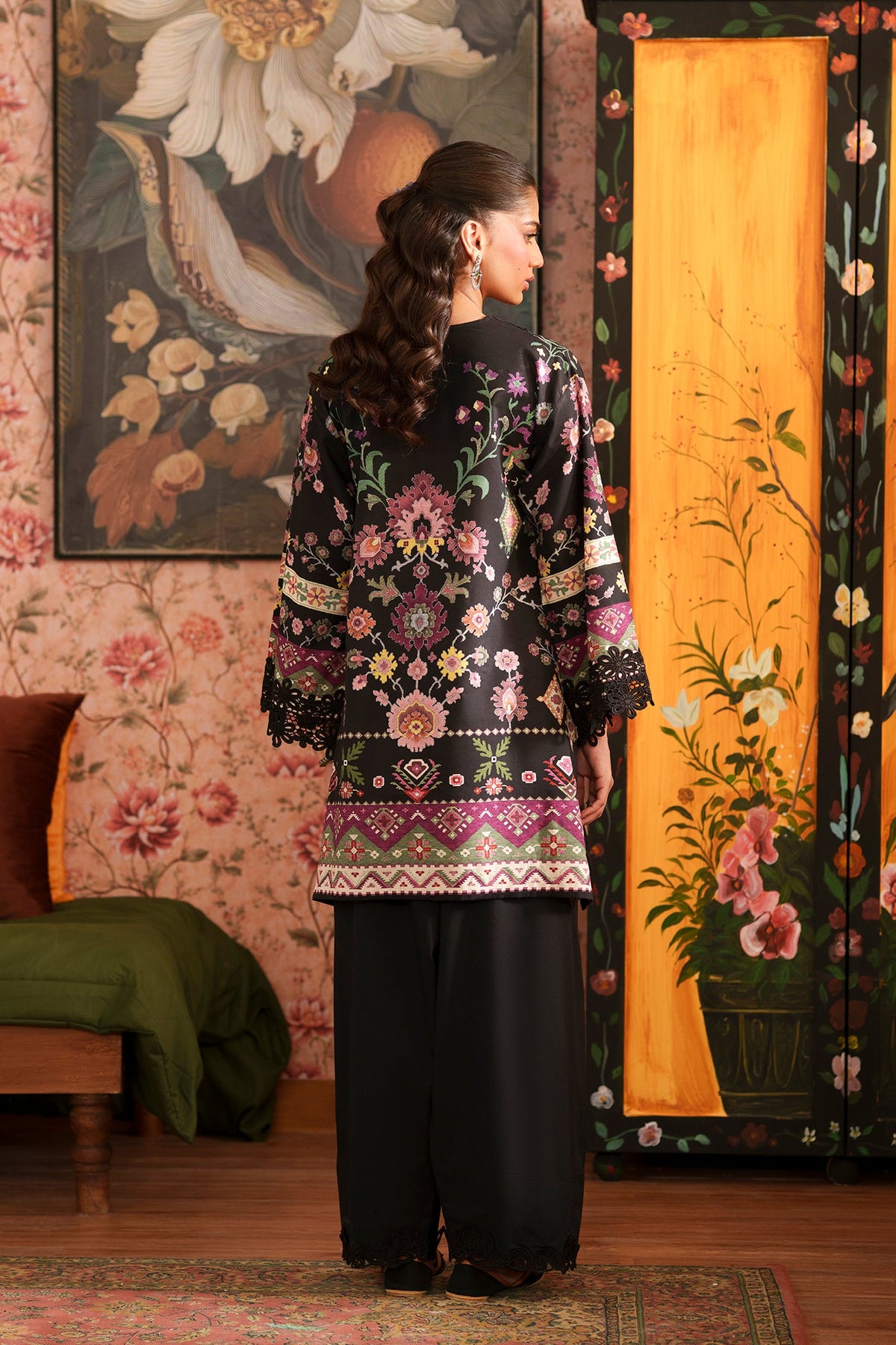 EMBROIDERED SUIT (E4628/103/901)