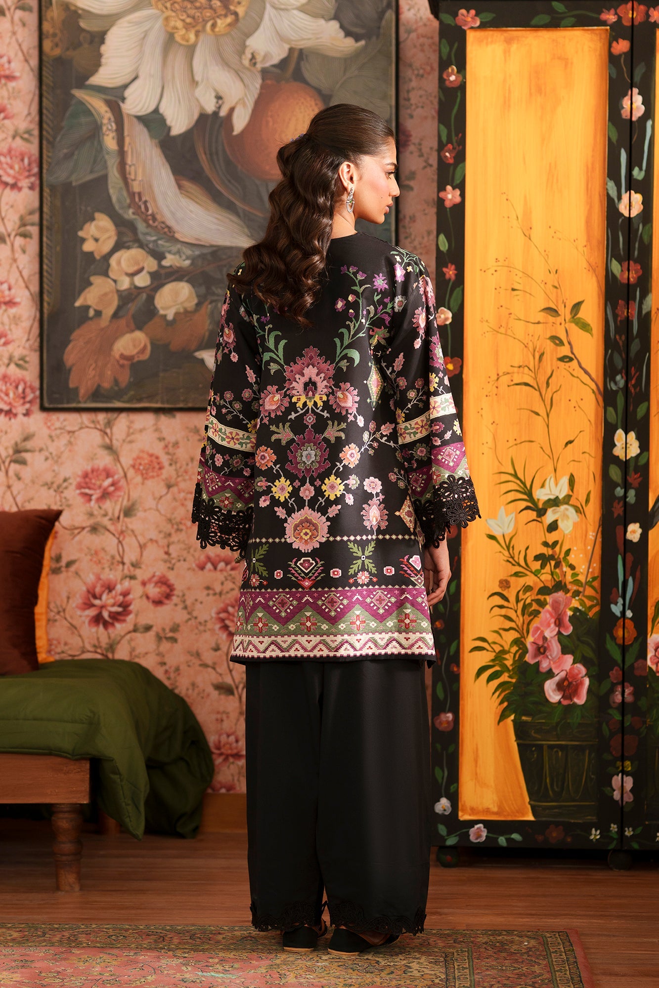 EMBROIDERED SUIT (E4628/103/901)