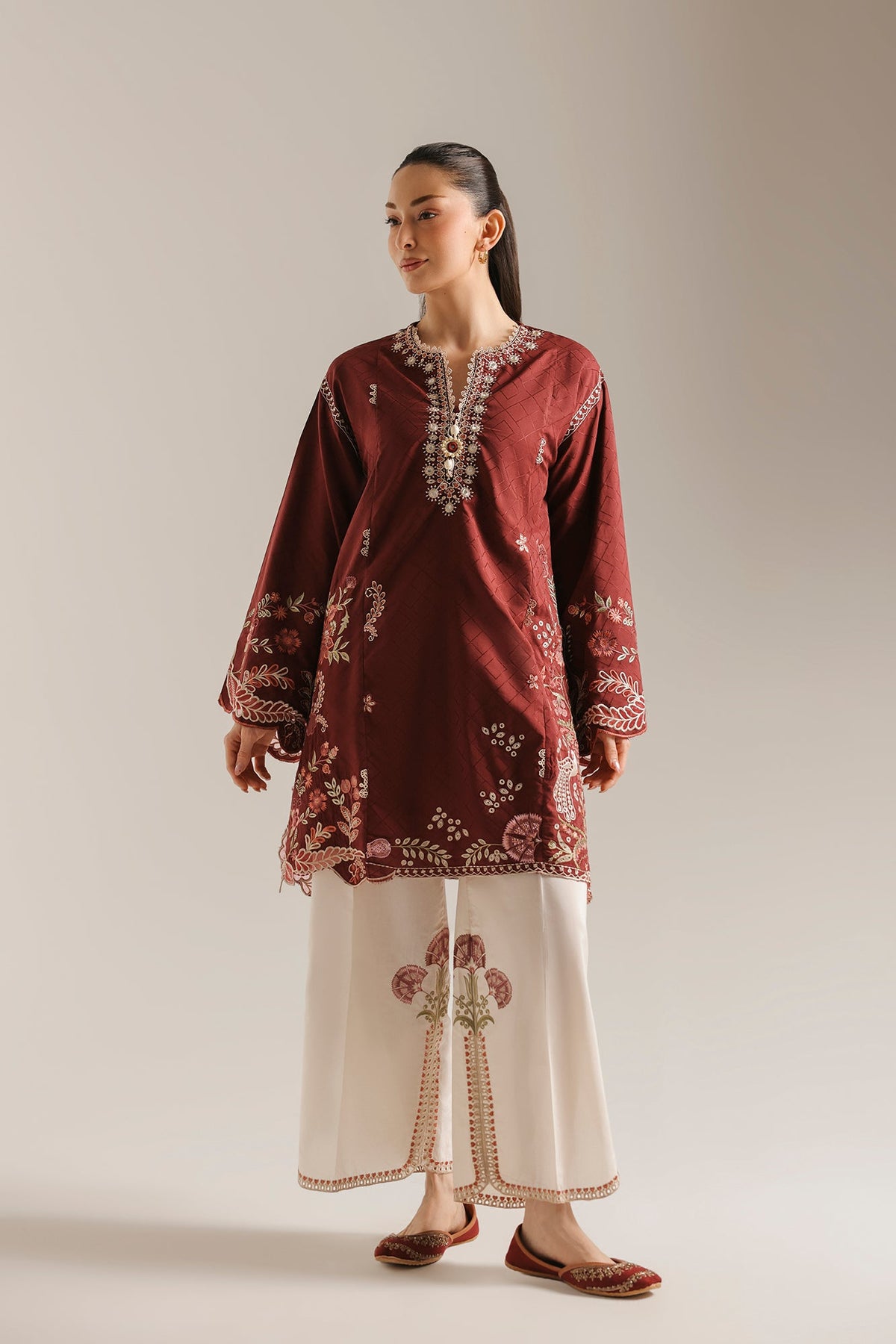 EMBROIDERED SUIT (E4630/103/304)