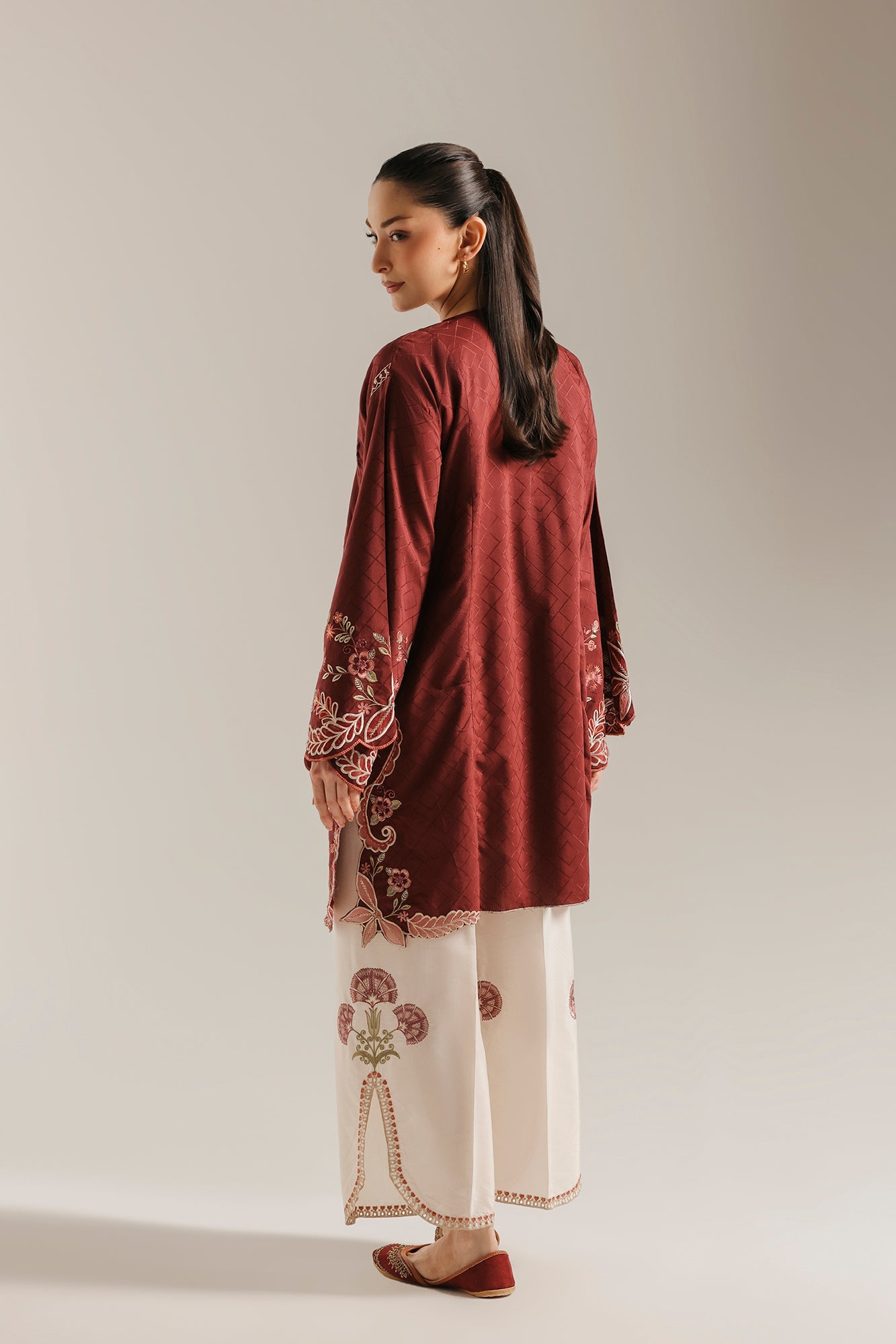 EMBROIDERED SUIT (E4630/103/304)