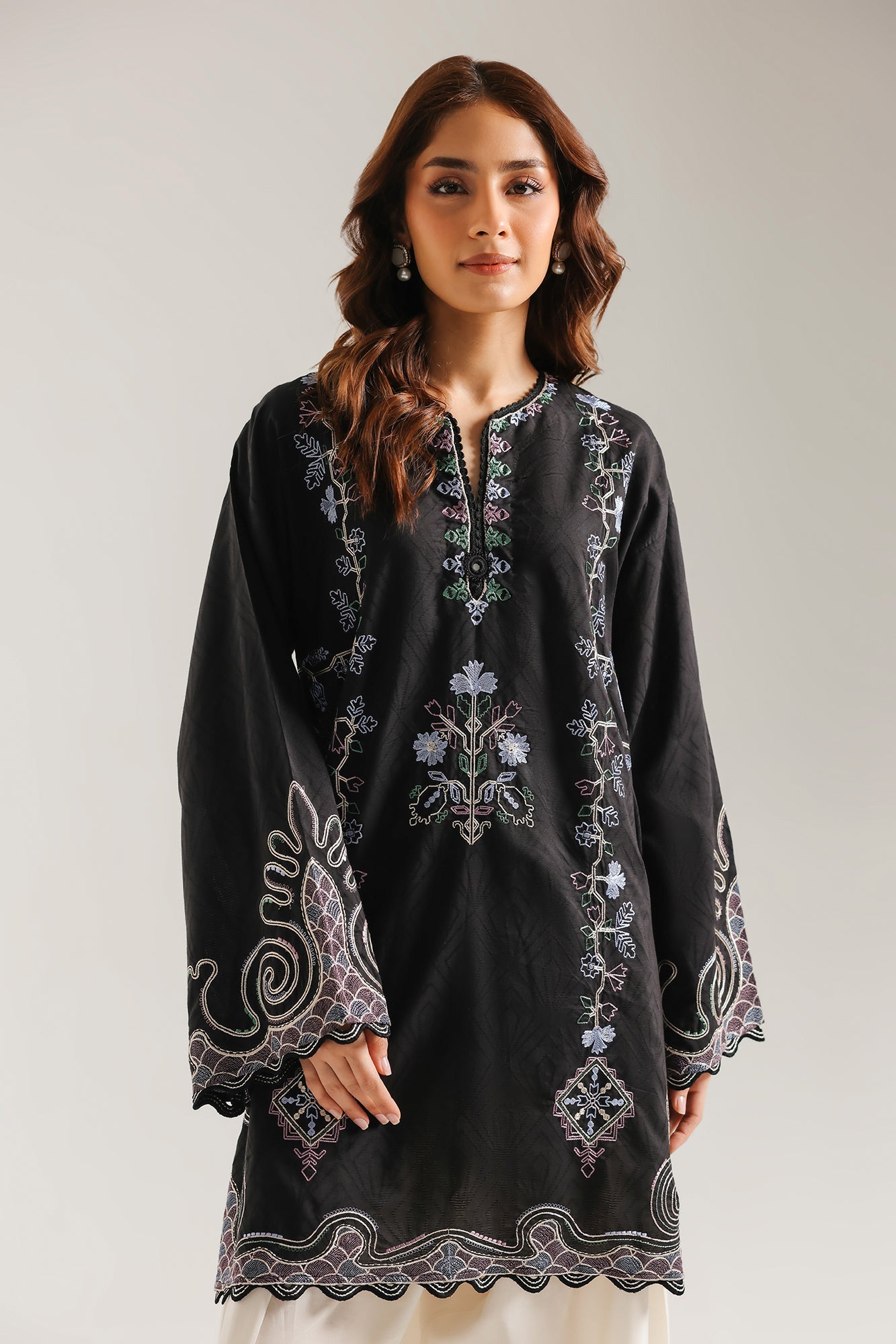 EMBROIDERED SUIT (E4631/103/901)