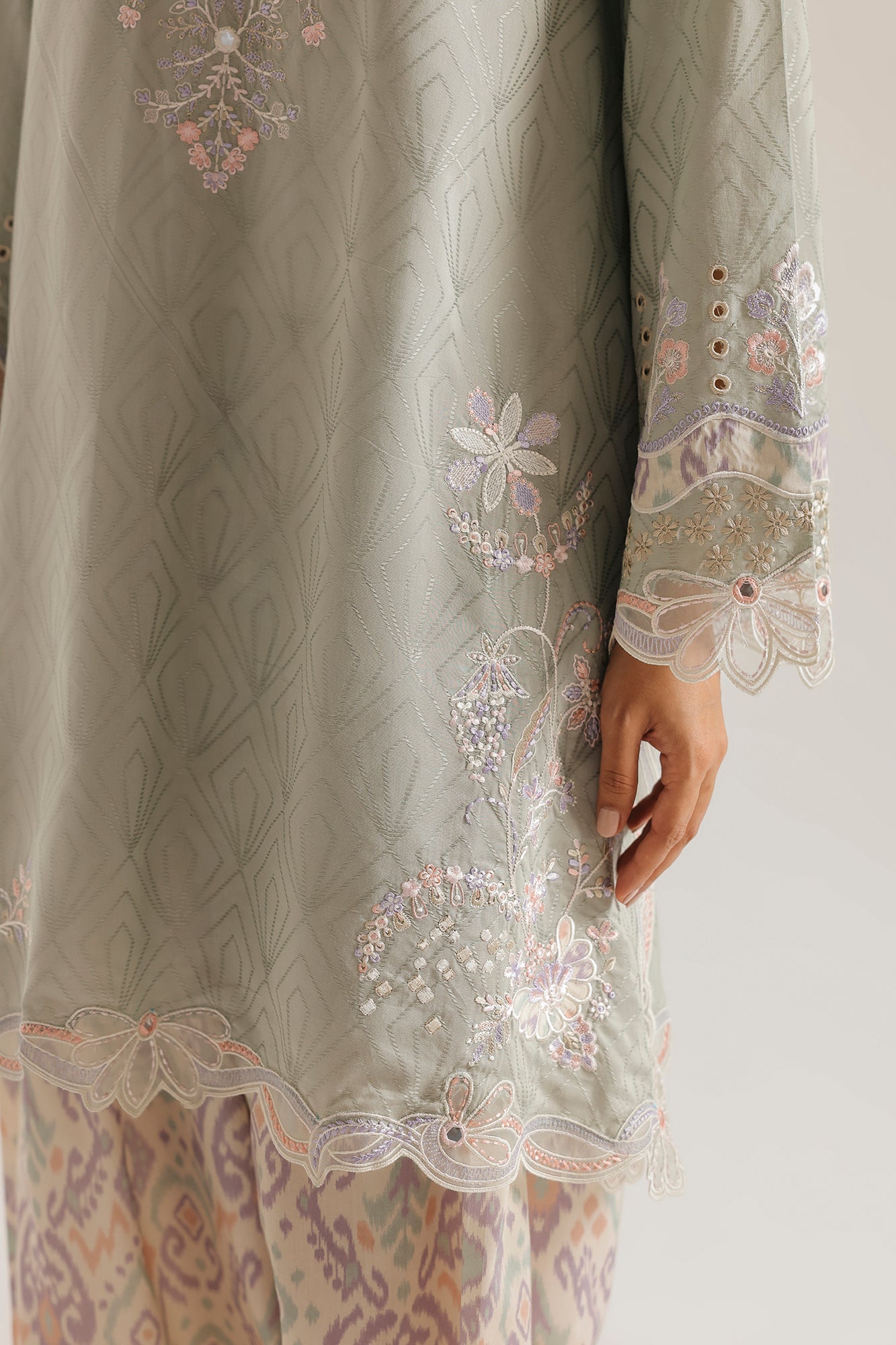 EMBROIDERED SUIT (E4632/103/720)
