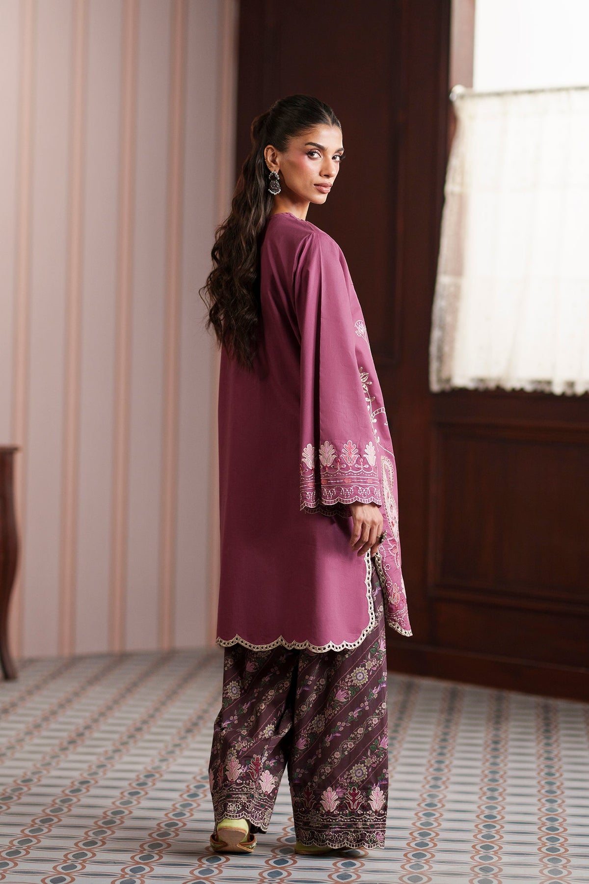 EMBROIDERED SUIT (E4635/103/527)