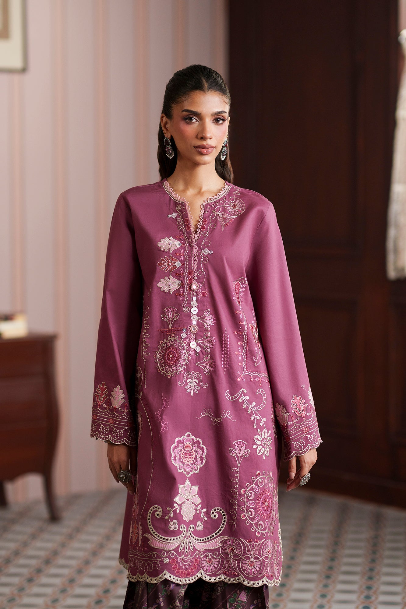 EMBROIDERED SUIT (E4635/103/527)