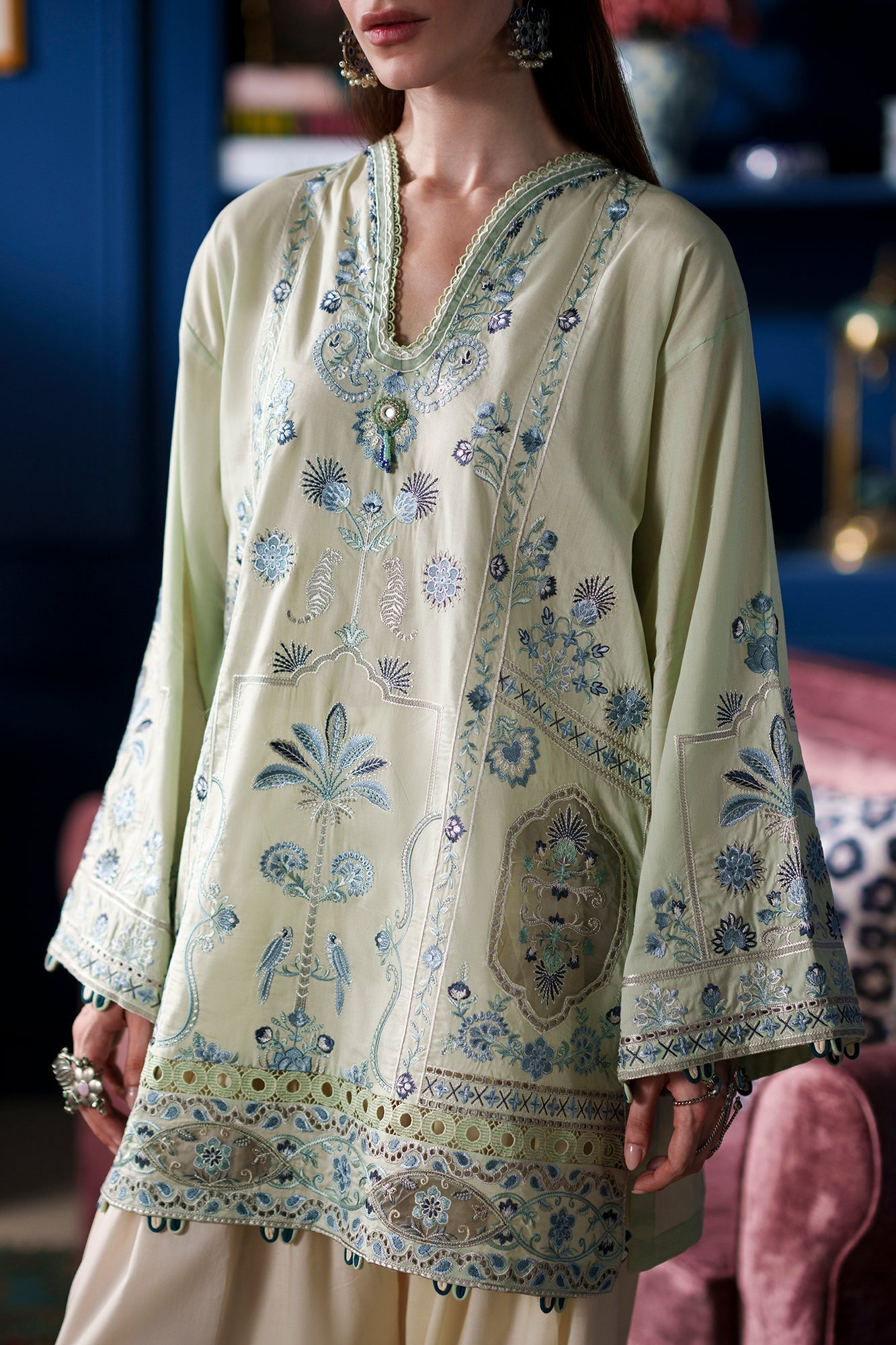 EMBROIDERED SUIT (E4639/103/720)