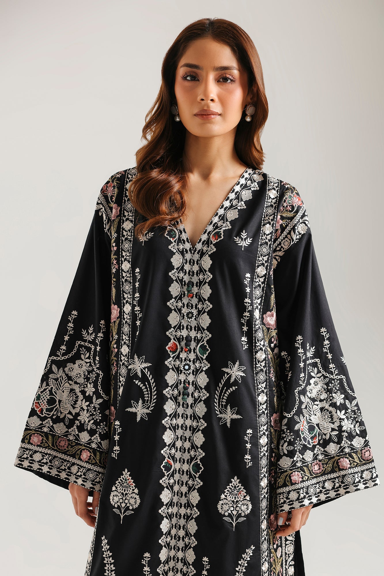 EMBROIDERED SUIT (E4640/103/902)