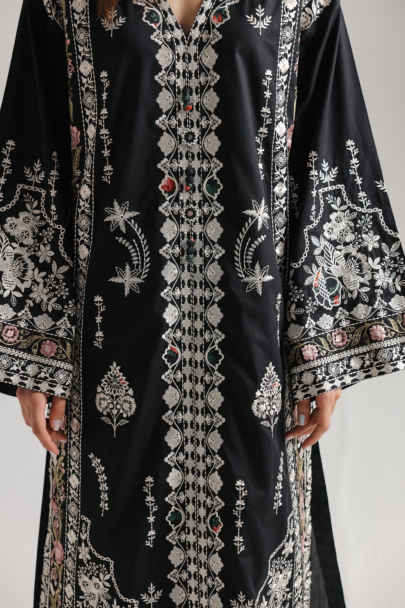 EMBROIDERED SUIT (E4640/103/902)