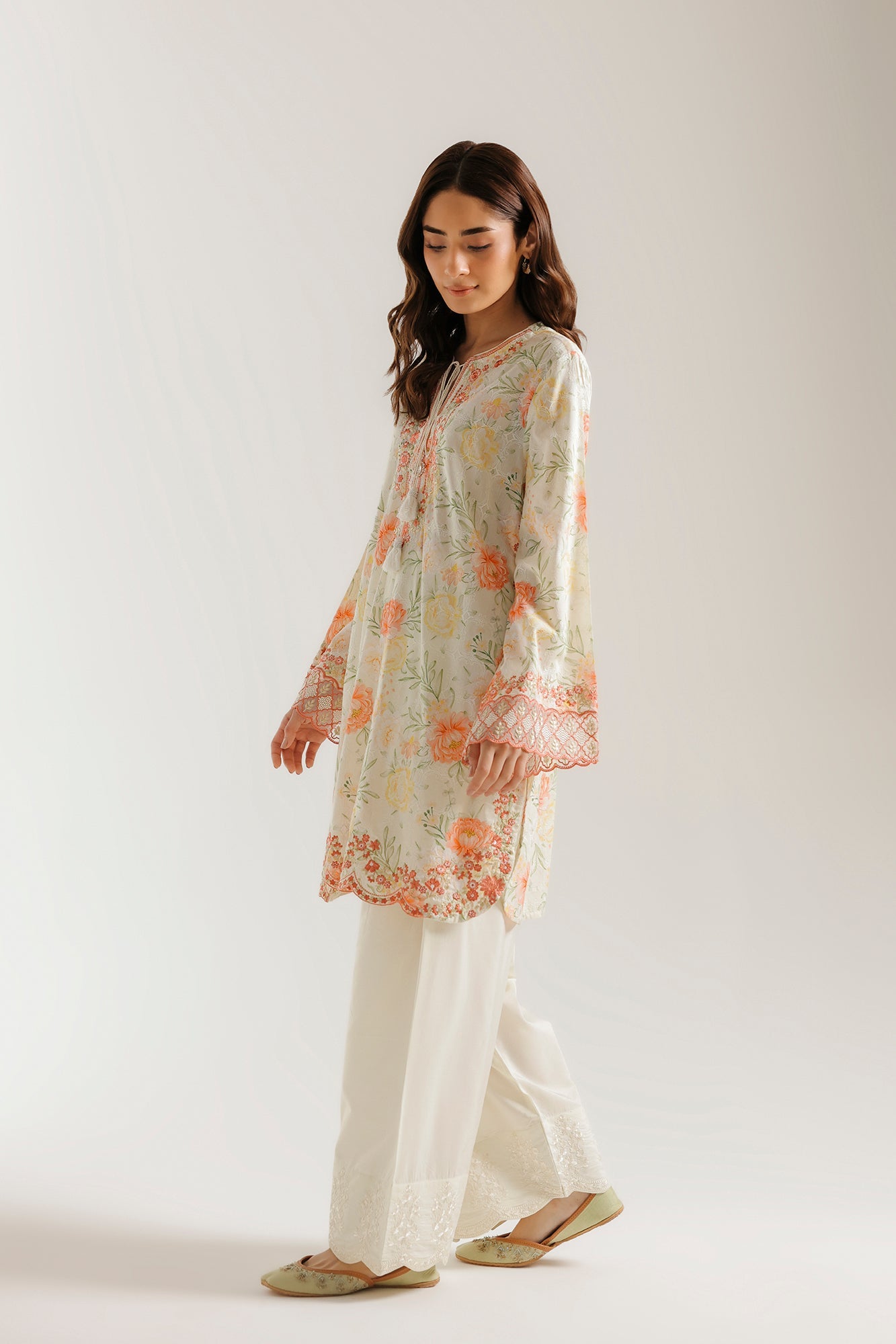EMBROIDERED SUIT (E4648/103/004)