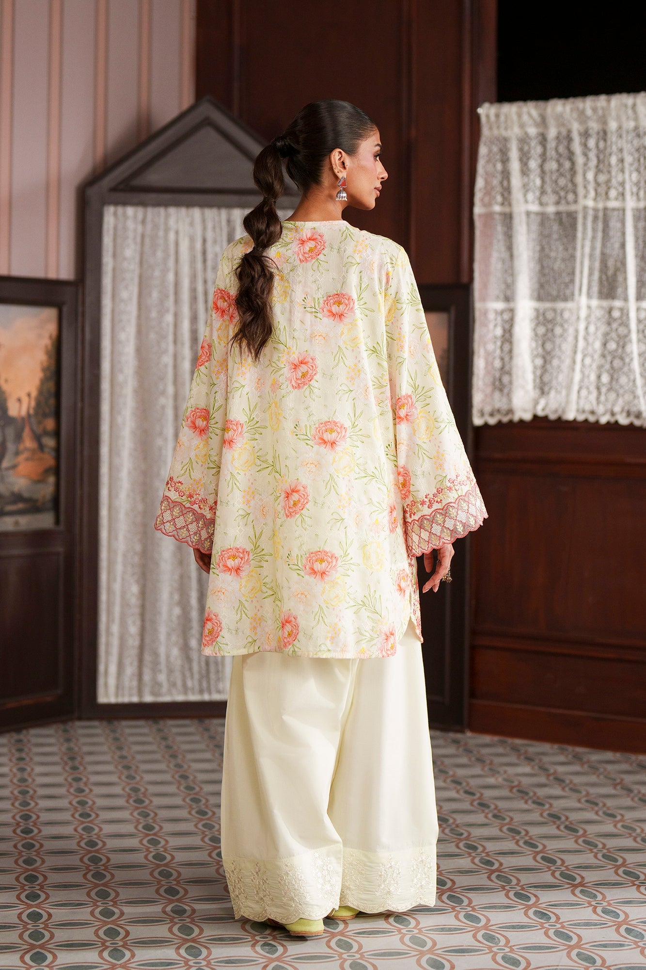 EMBROIDERED SUIT (E4648/103/004)
