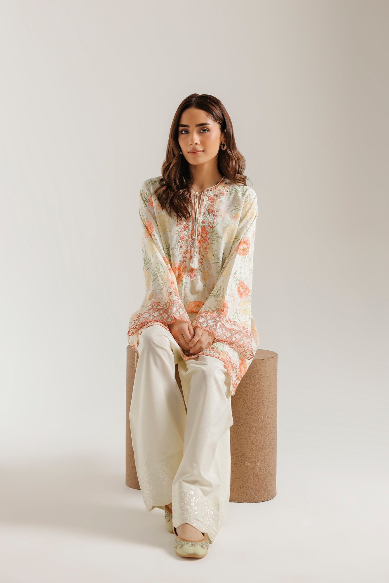 EMBROIDERED SUIT (E4648/103/004)
