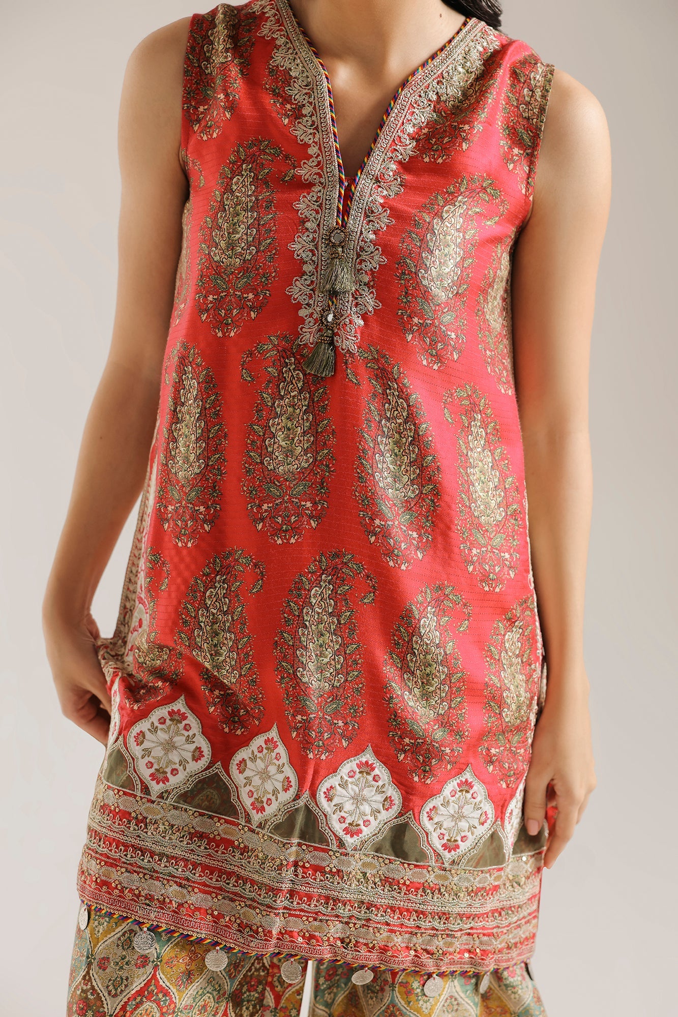 EMBROIDERED SUIT (E4700/103/406)