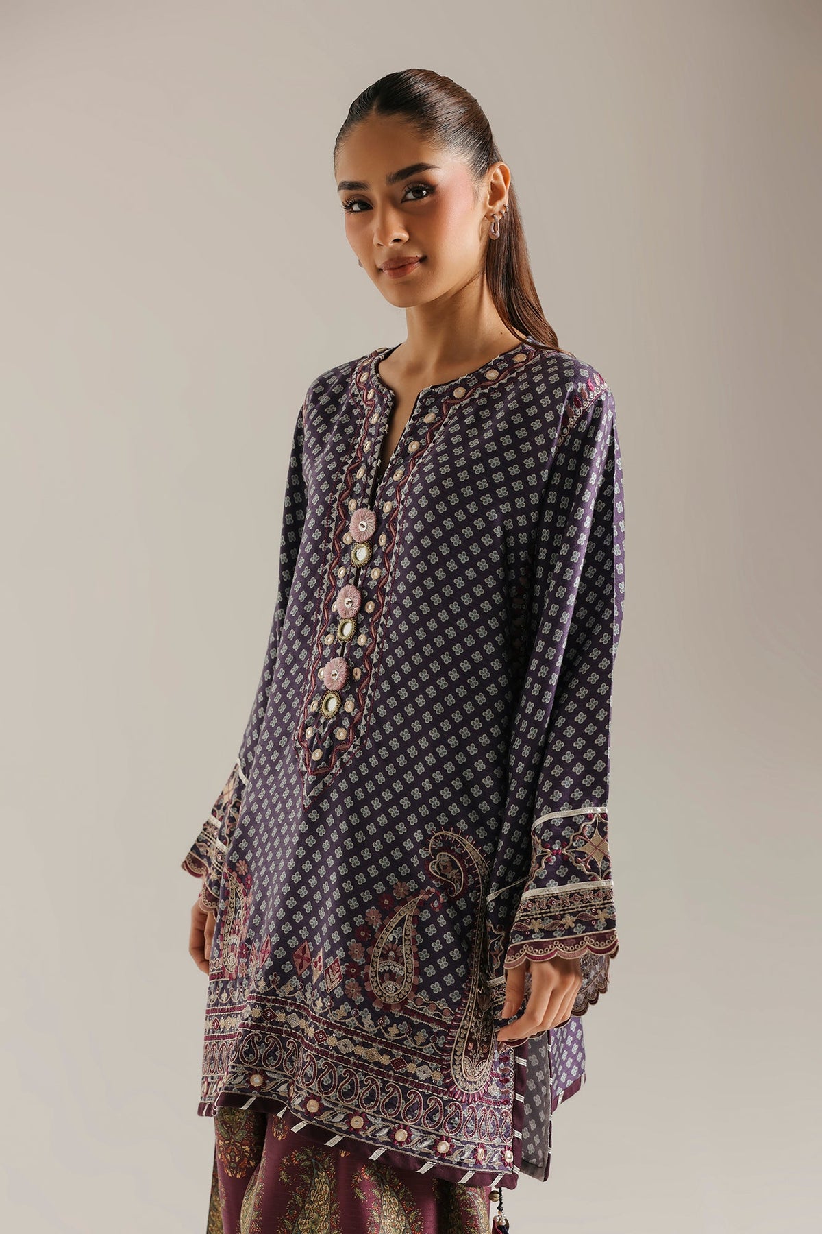 EMBROIDERED SUIT (E4702/103/622)