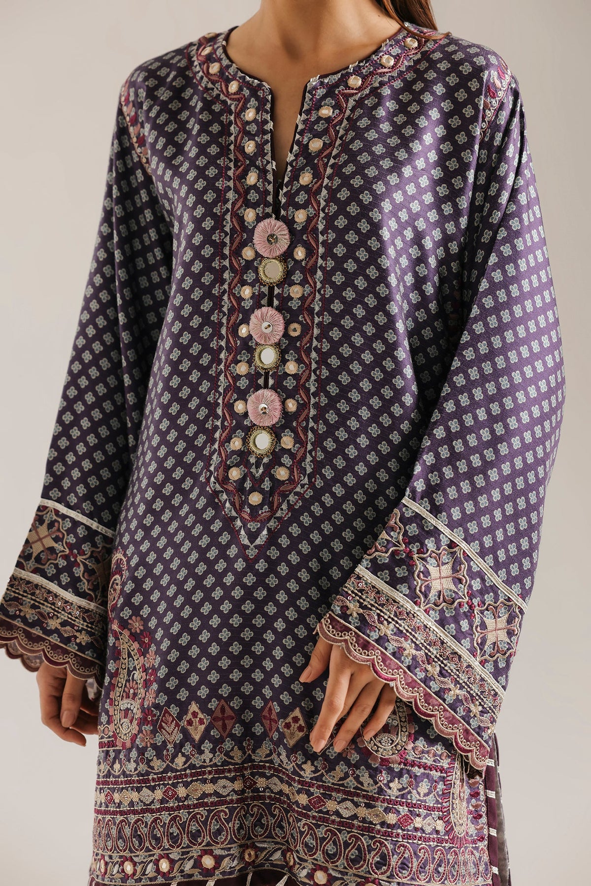 EMBROIDERED SUIT (E4702/103/622)