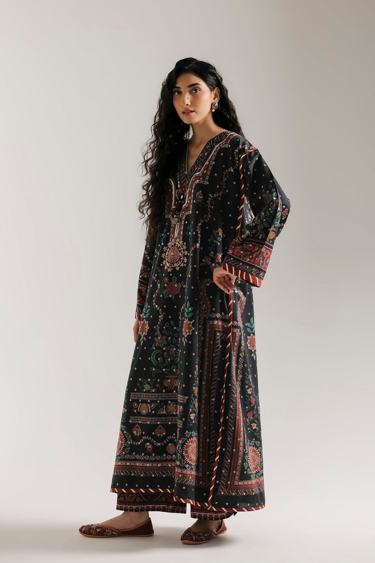 EMBROIDERED SUIT (E4706-103-901)