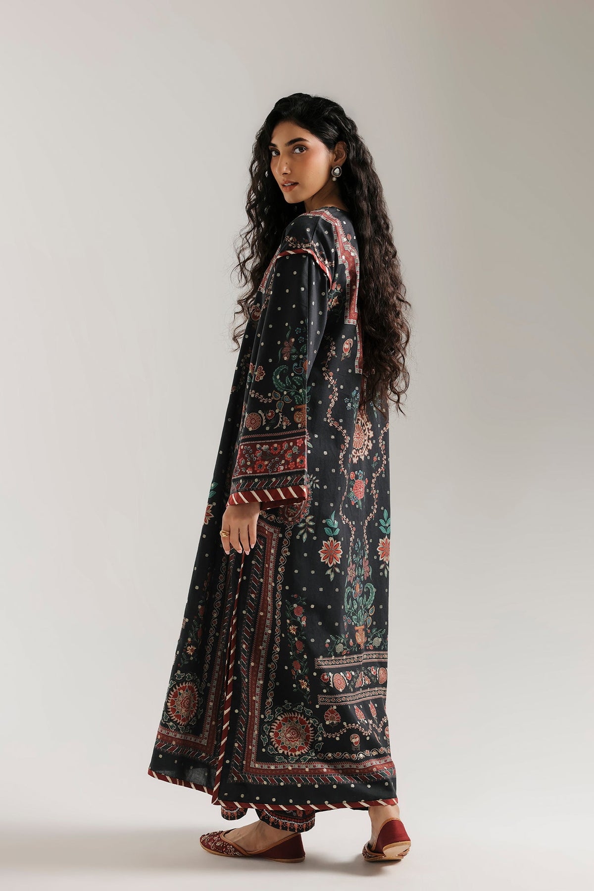 EMBROIDERED SUIT (E4706-103-901)