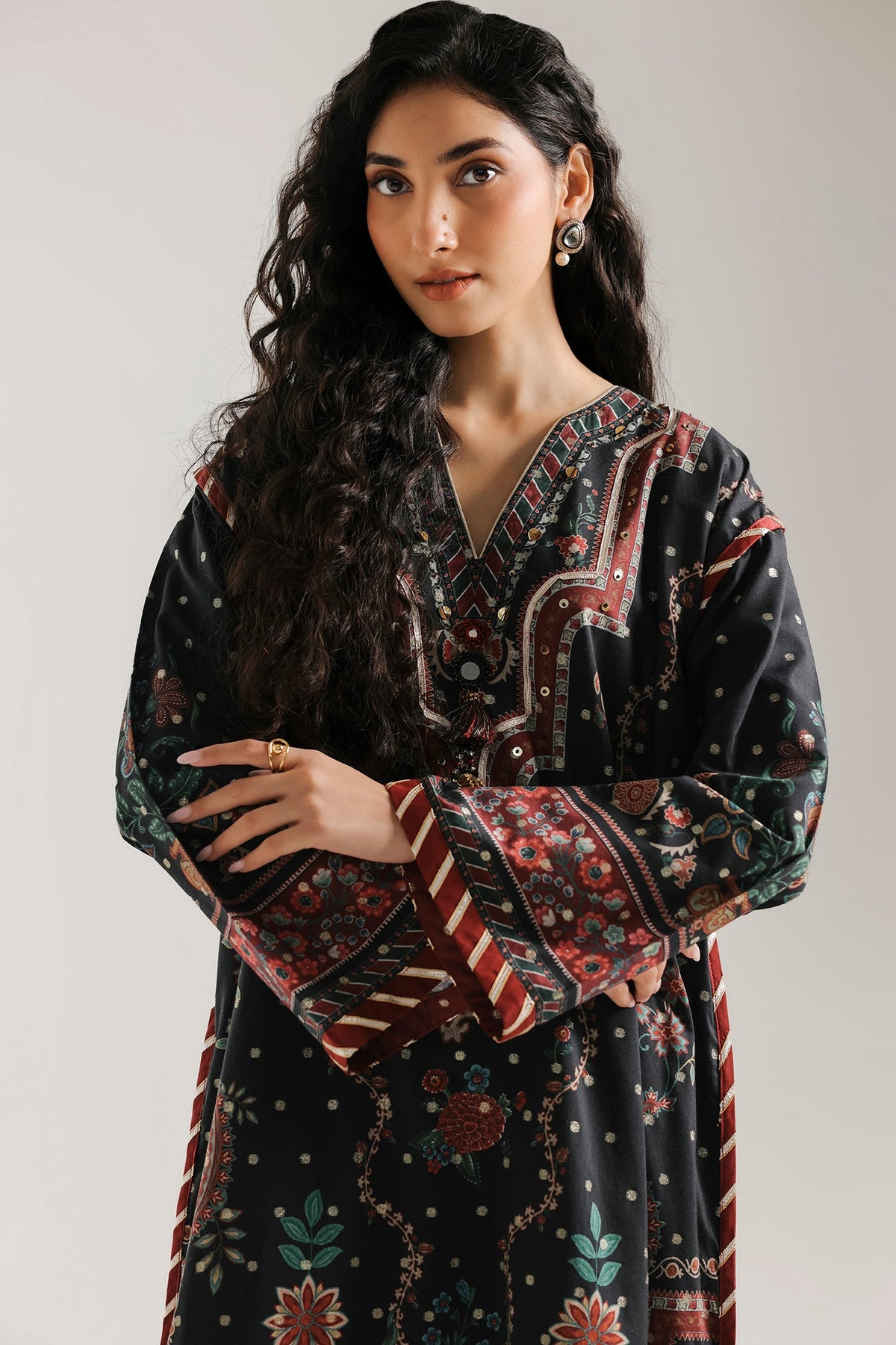 EMBROIDERED SUIT (E4706-103-901)
