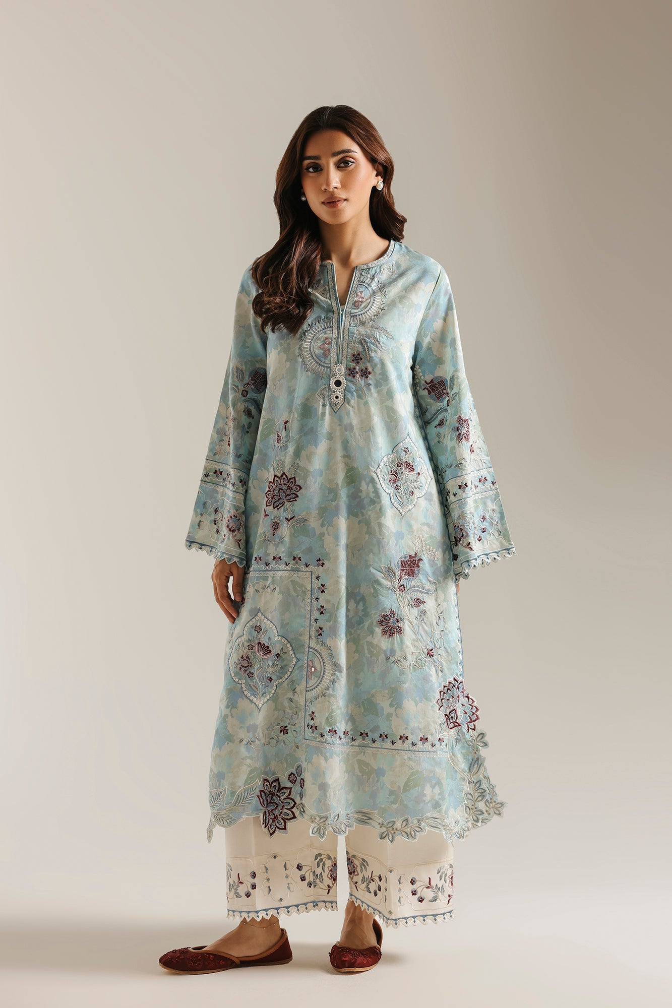 EMBROIDERED SUIT (E4718/103/721)