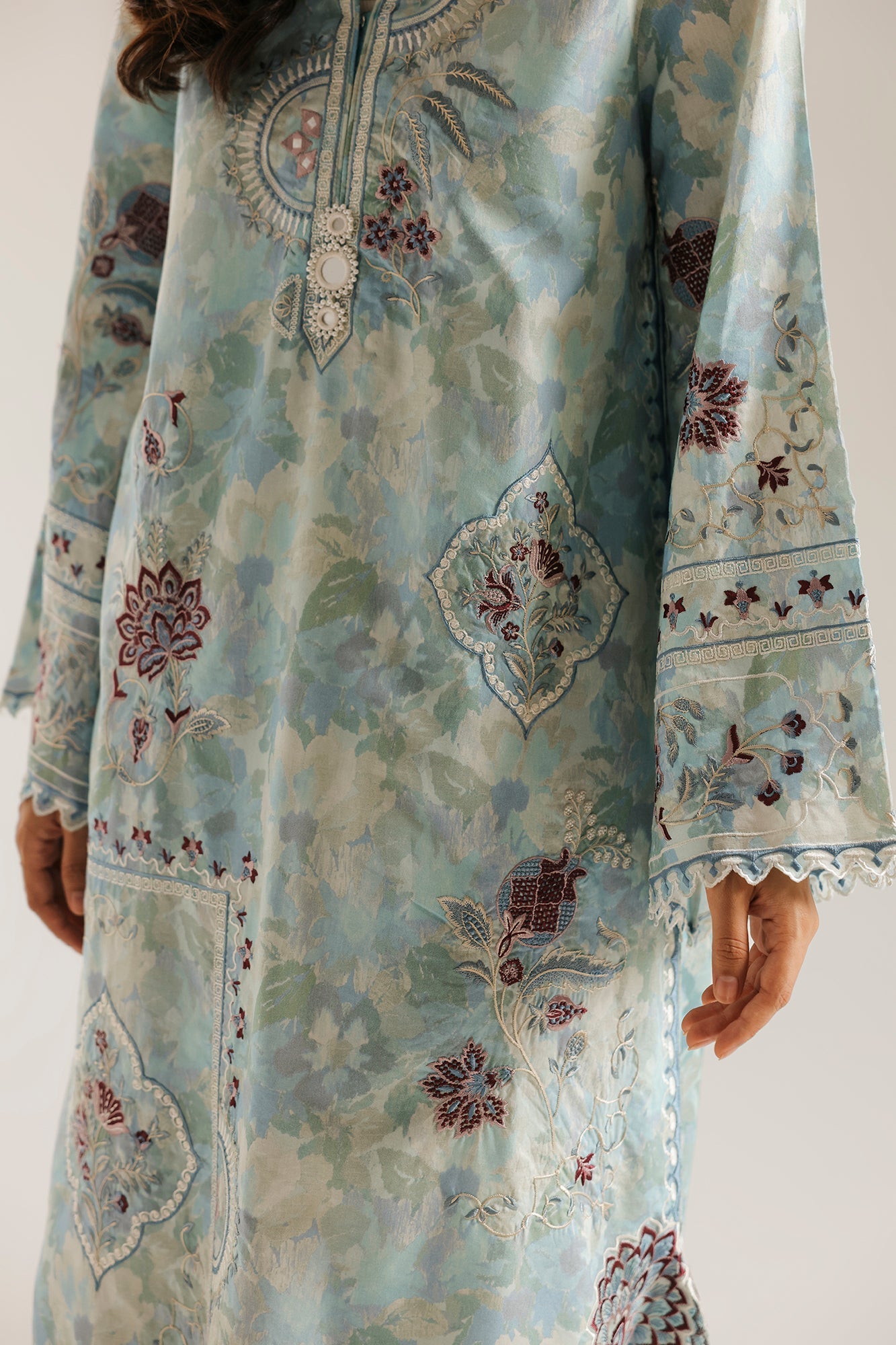 EMBROIDERED SUIT (E4718/103/721)