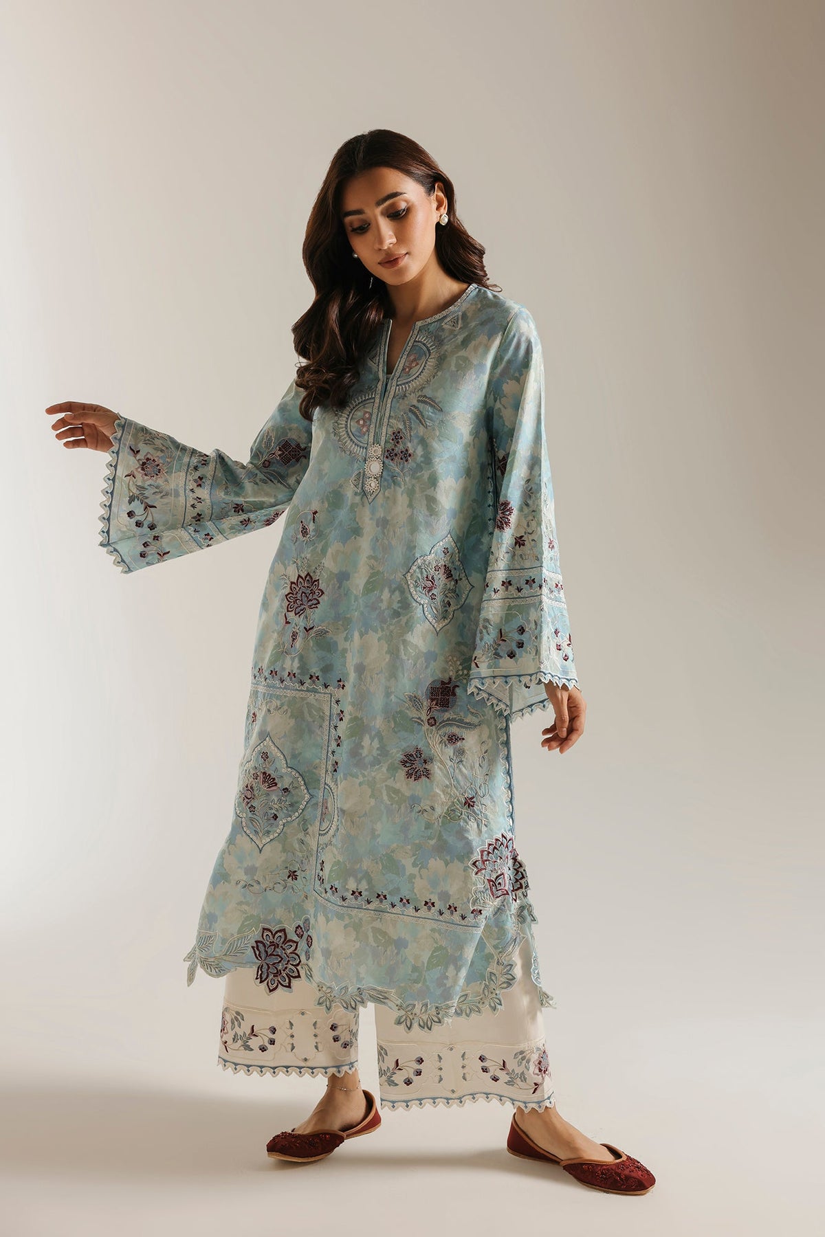 EMBROIDERED SUIT (E4718/103/721)