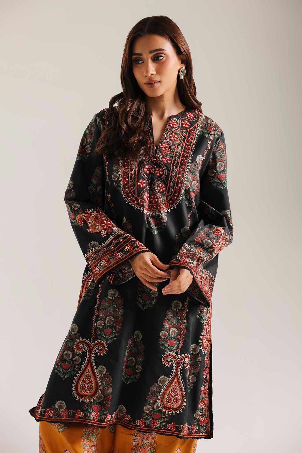 EMBROIDERED SUIT (E4719/103/901)