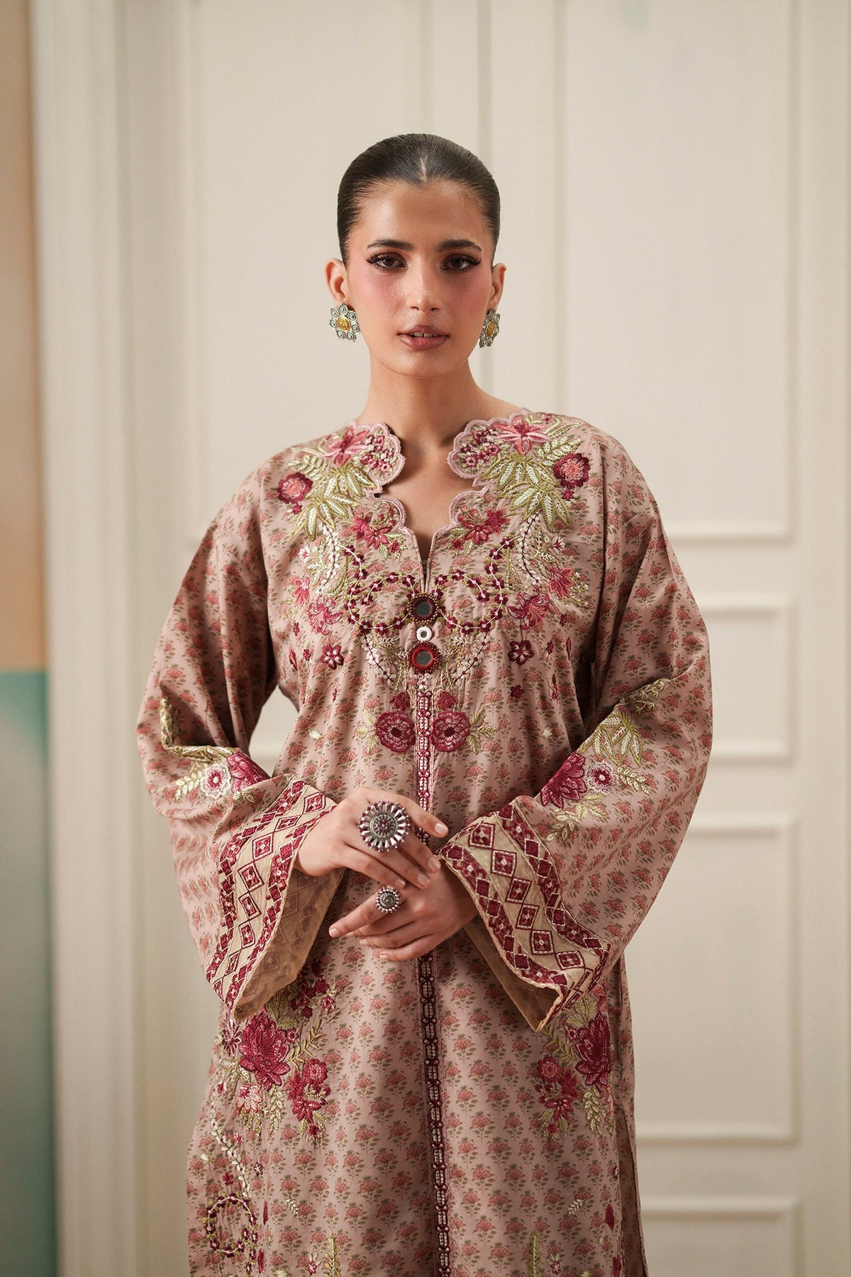 EMBROIDERED SUIT (E4720/103/426)