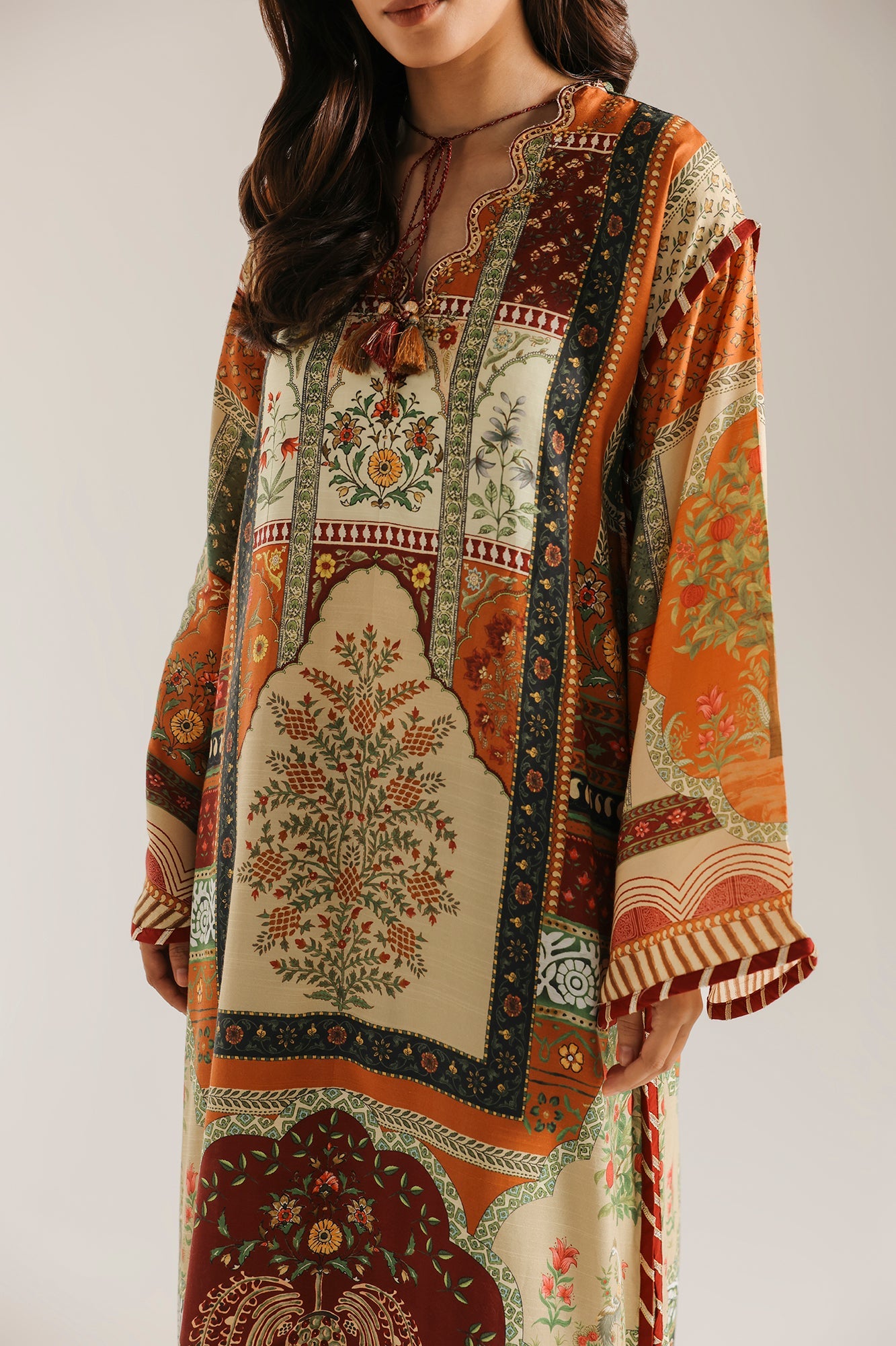 EMBROIDERED SUIT (E4724-103-219)